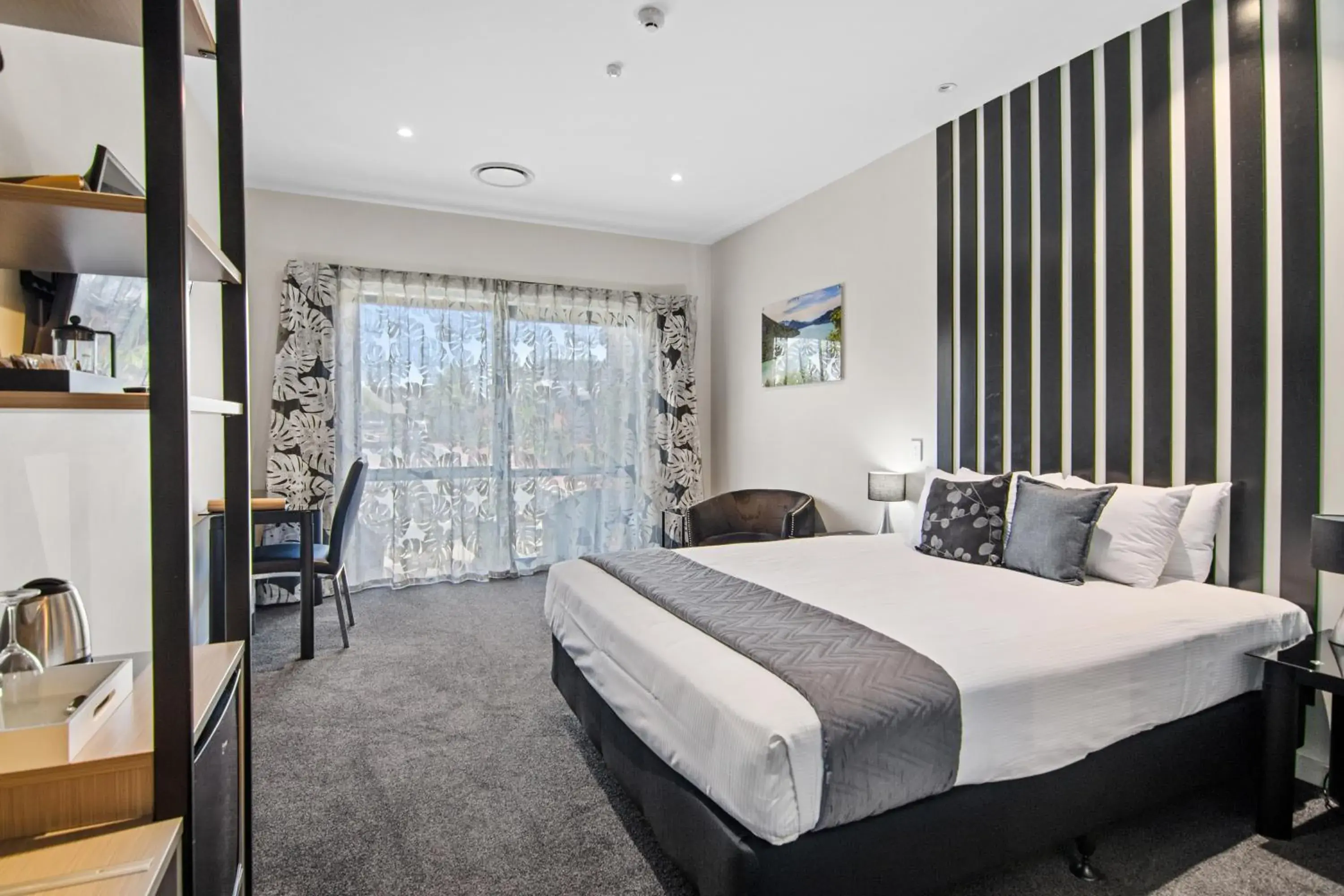 Queen Room with Balcony in Riverside Hotel Marlborough Queen Room with Balcony in Riverside Hotel Marlborough