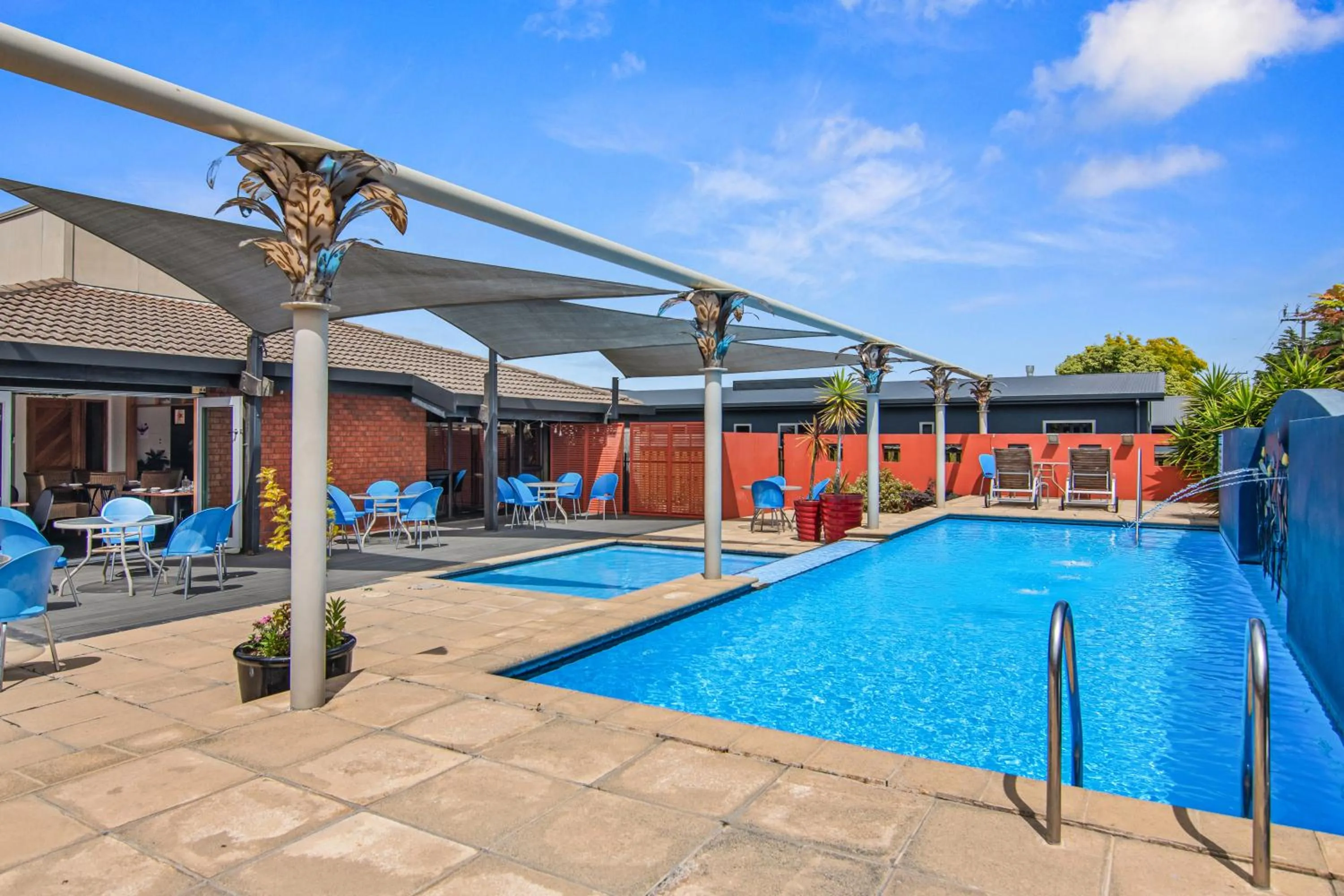 Swimming pool in Riverside Hotel Marlborough