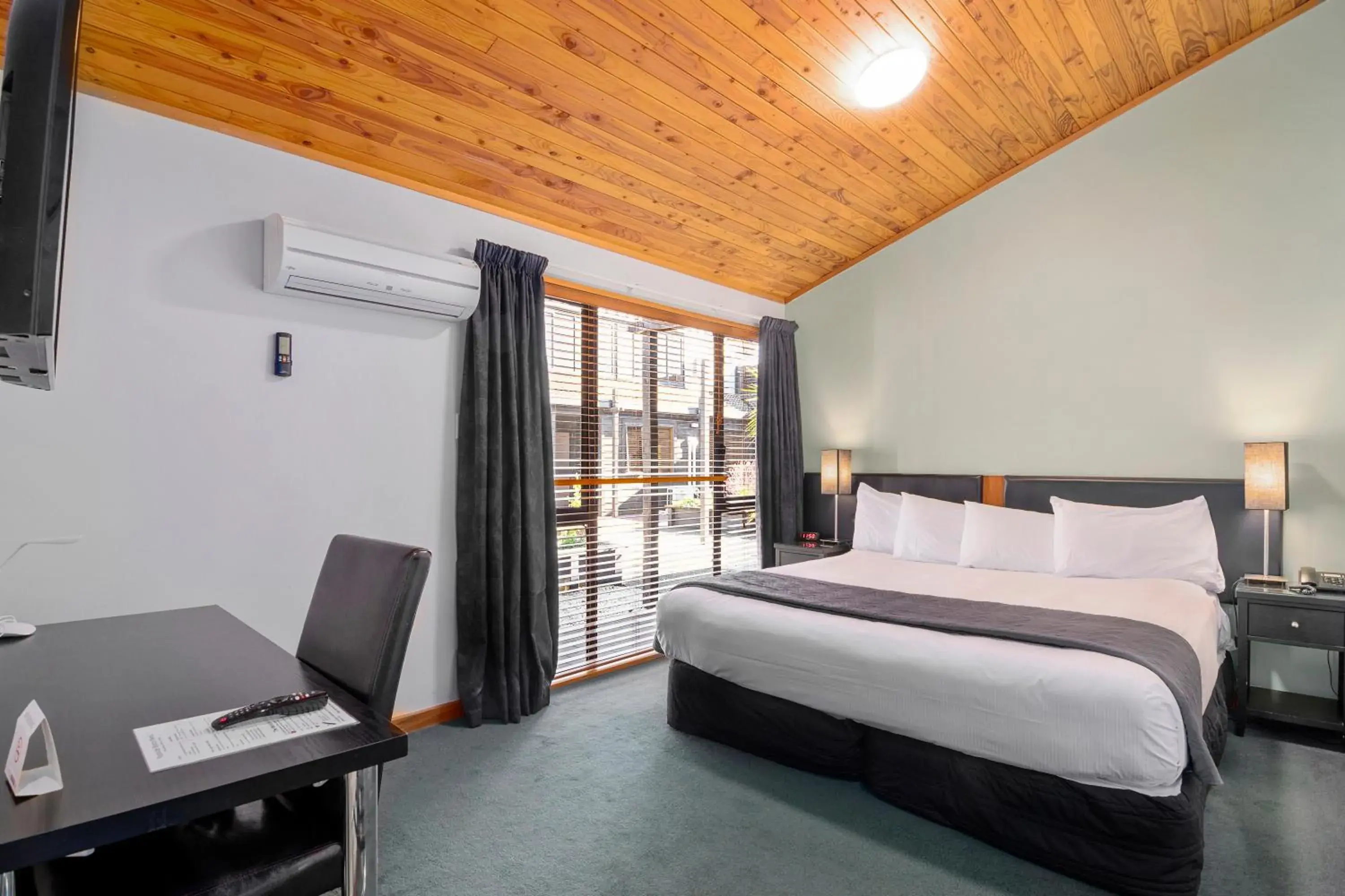 Classic Quadruple Room in Riverside Hotel Marlborough Classic Quadruple Room in Riverside Hotel Marlborough