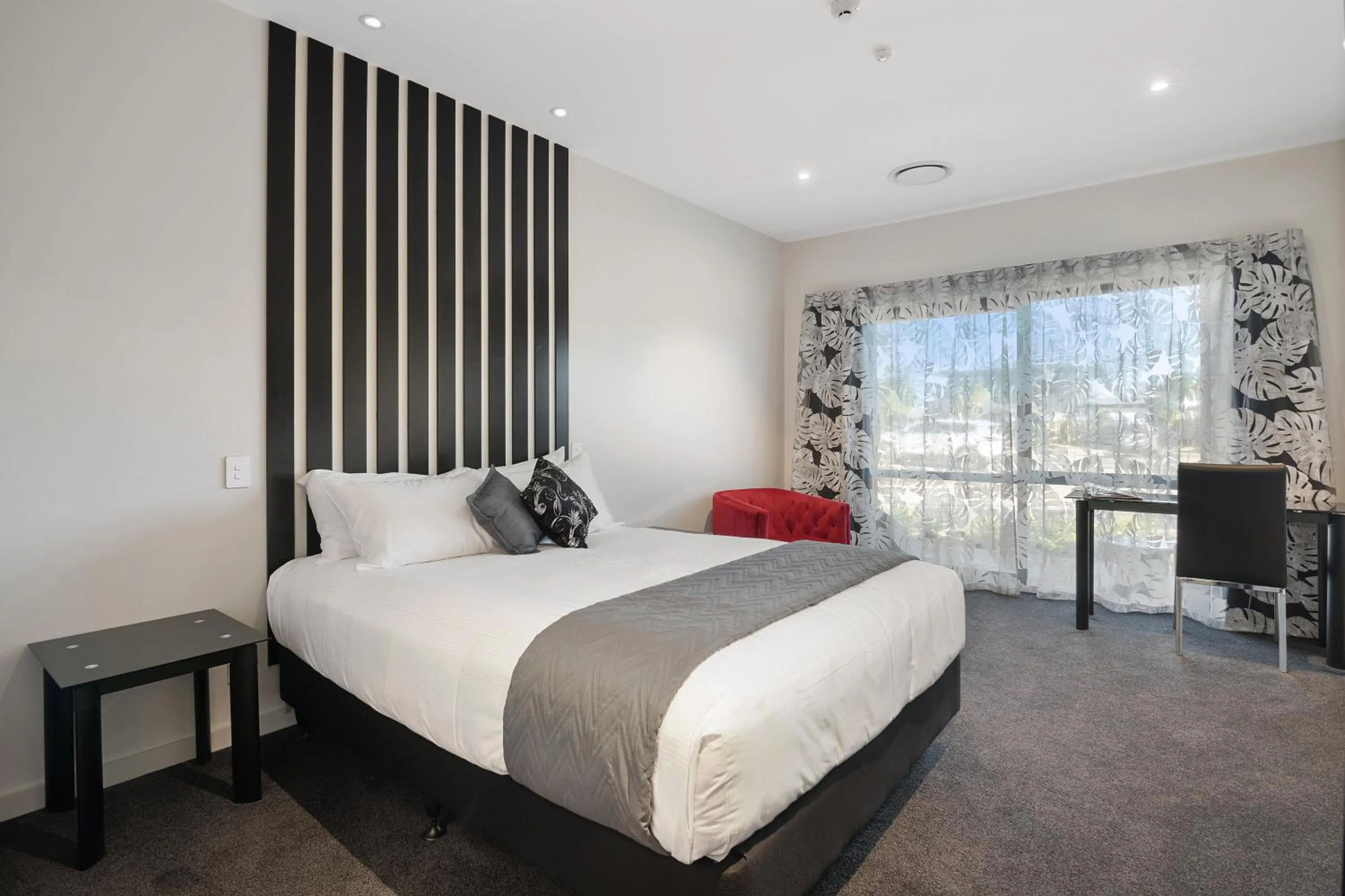 Bed in Riverside Hotel Marlborough