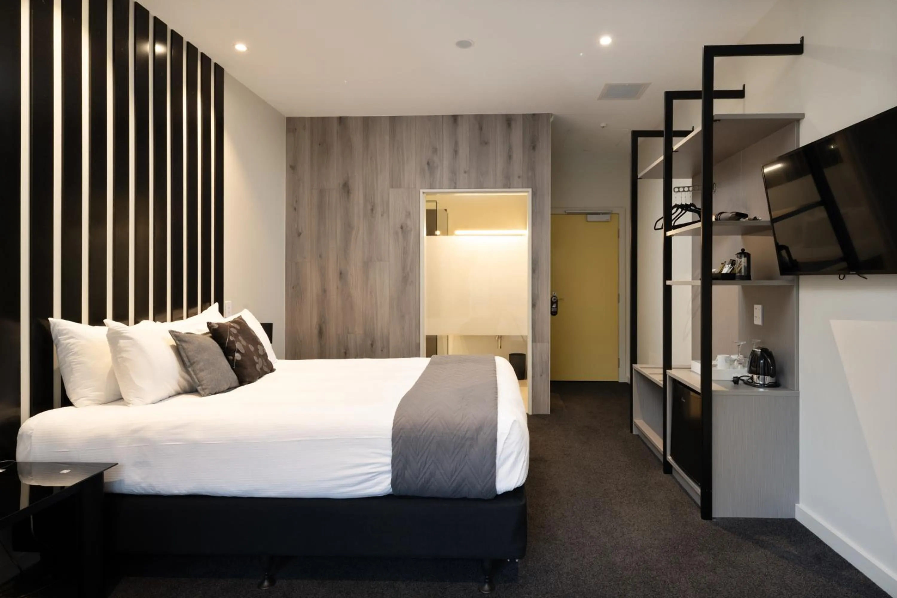 Bed in Riverside Hotel Marlborough