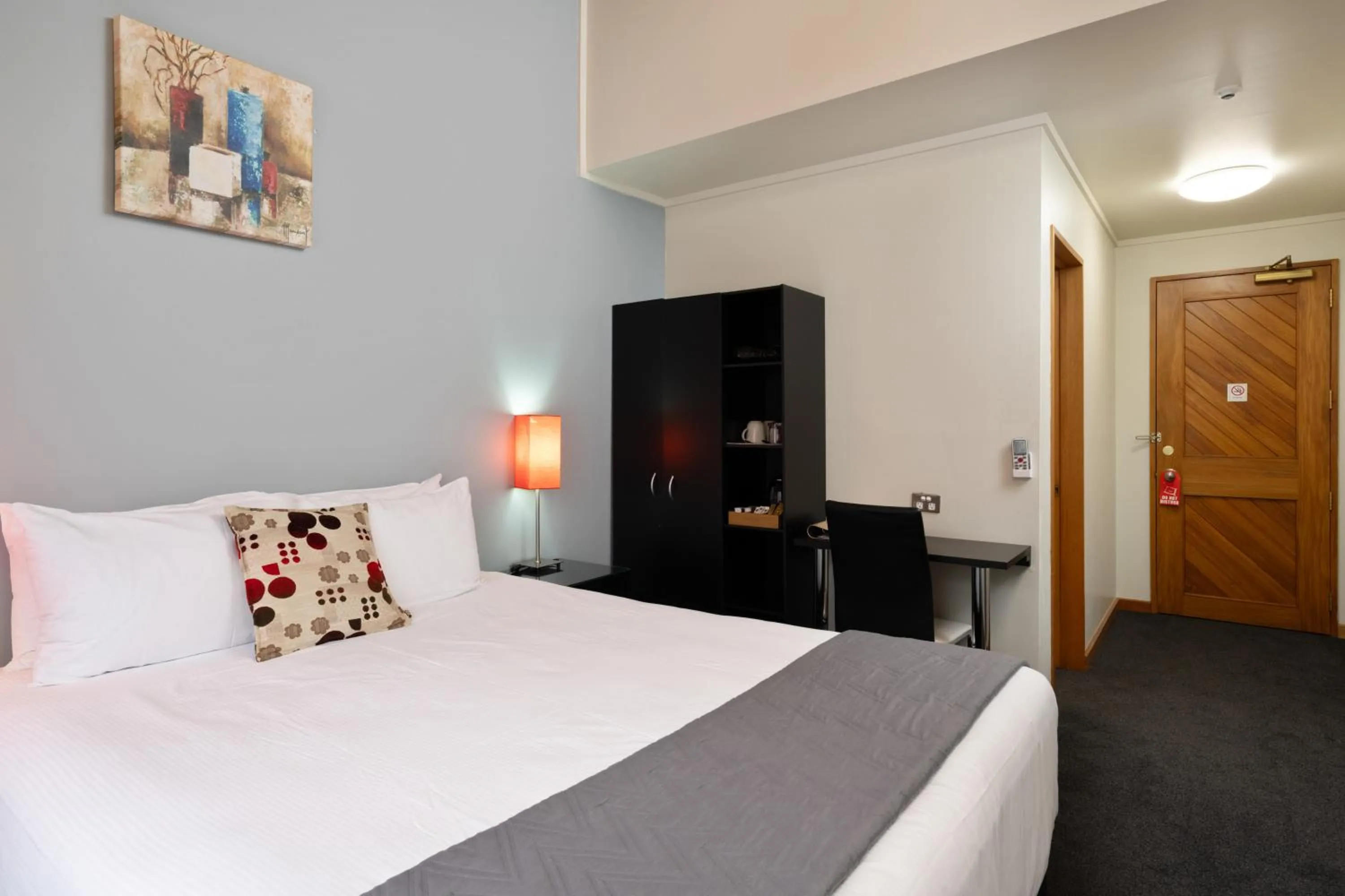 Bed in Riverside Hotel Marlborough