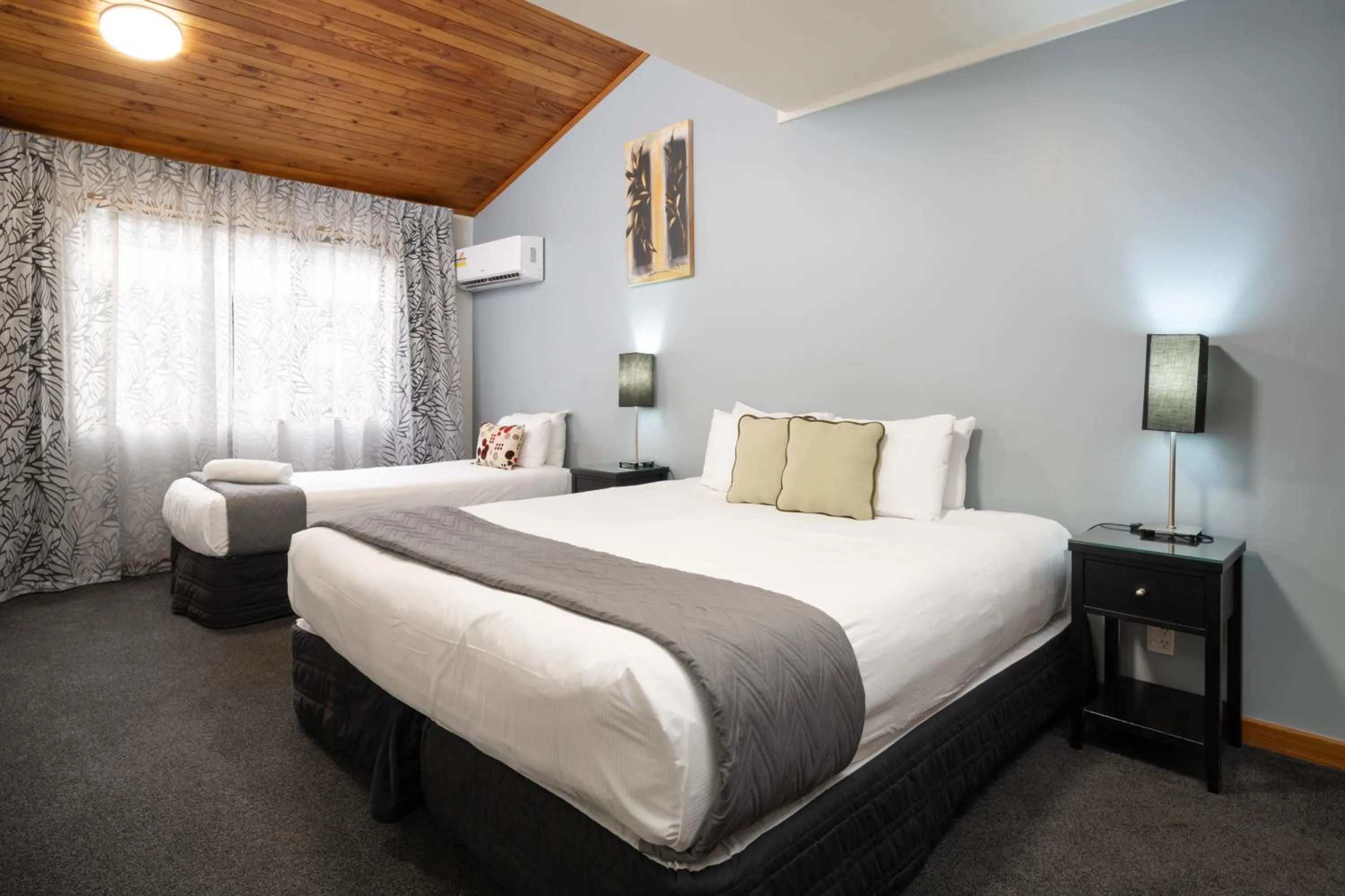 Bed in Riverside Hotel Marlborough