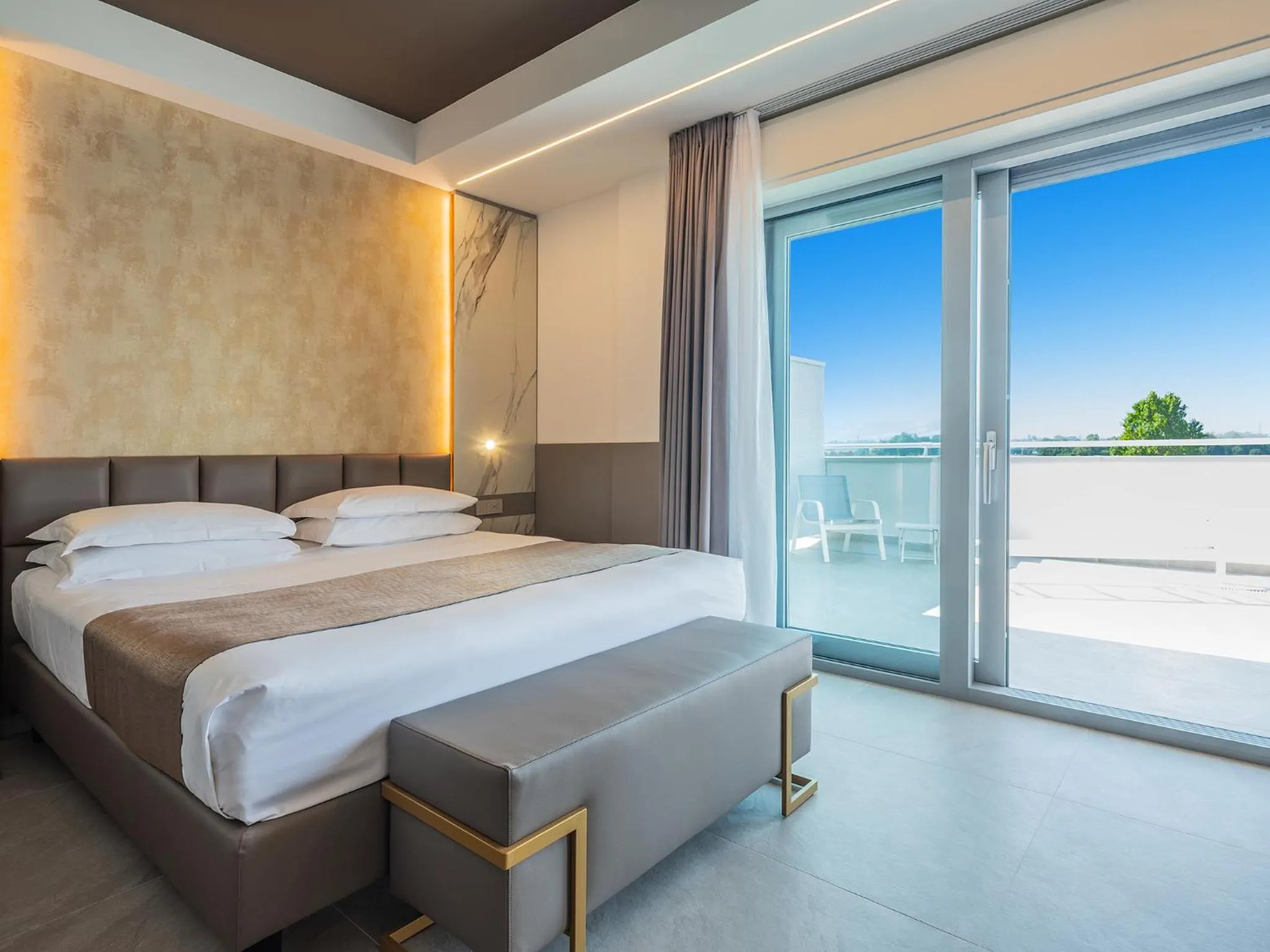 Bedroom, Bed in Hotel Bologna Airport