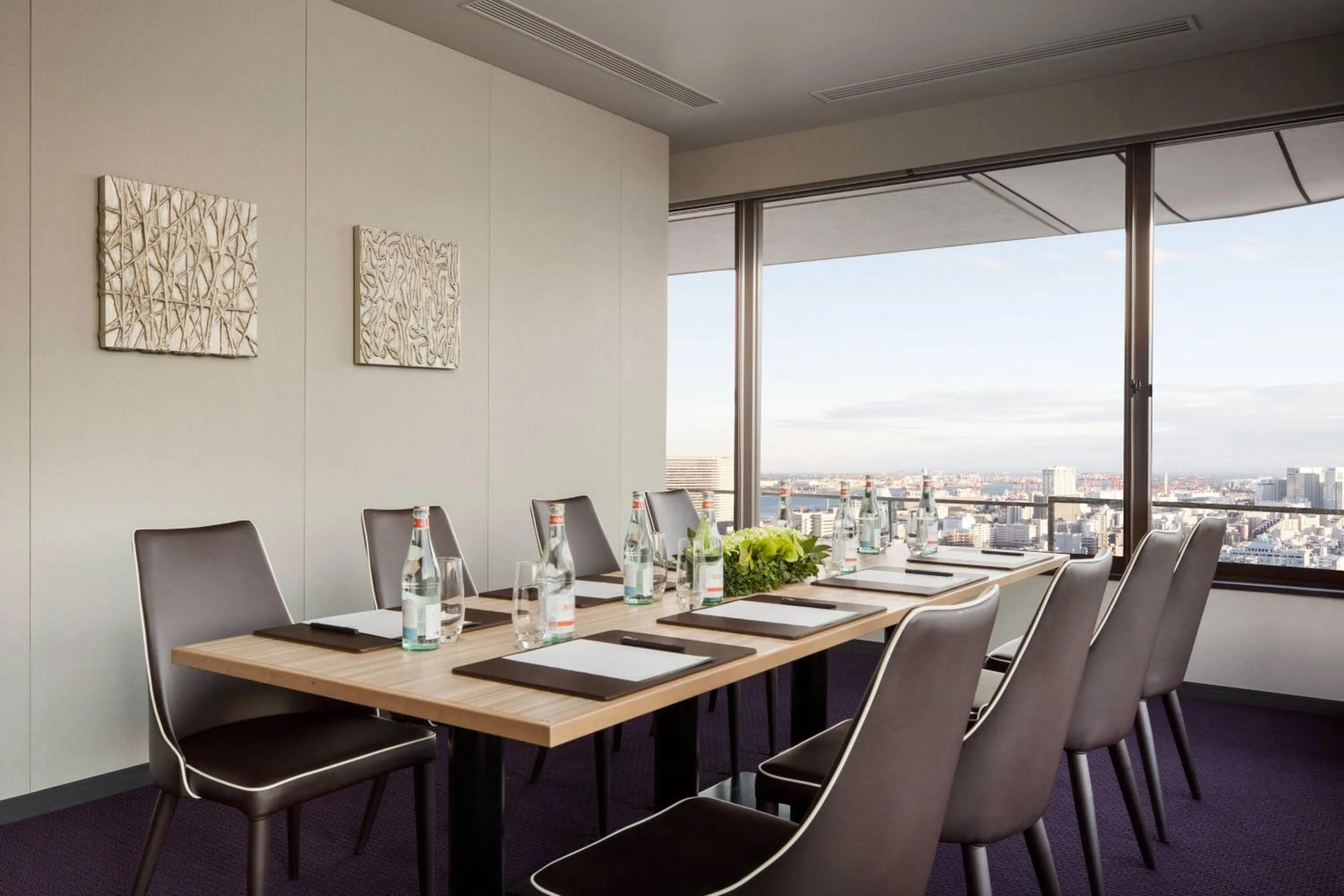 Lounge or bar in Tokyo Marriott Hotel