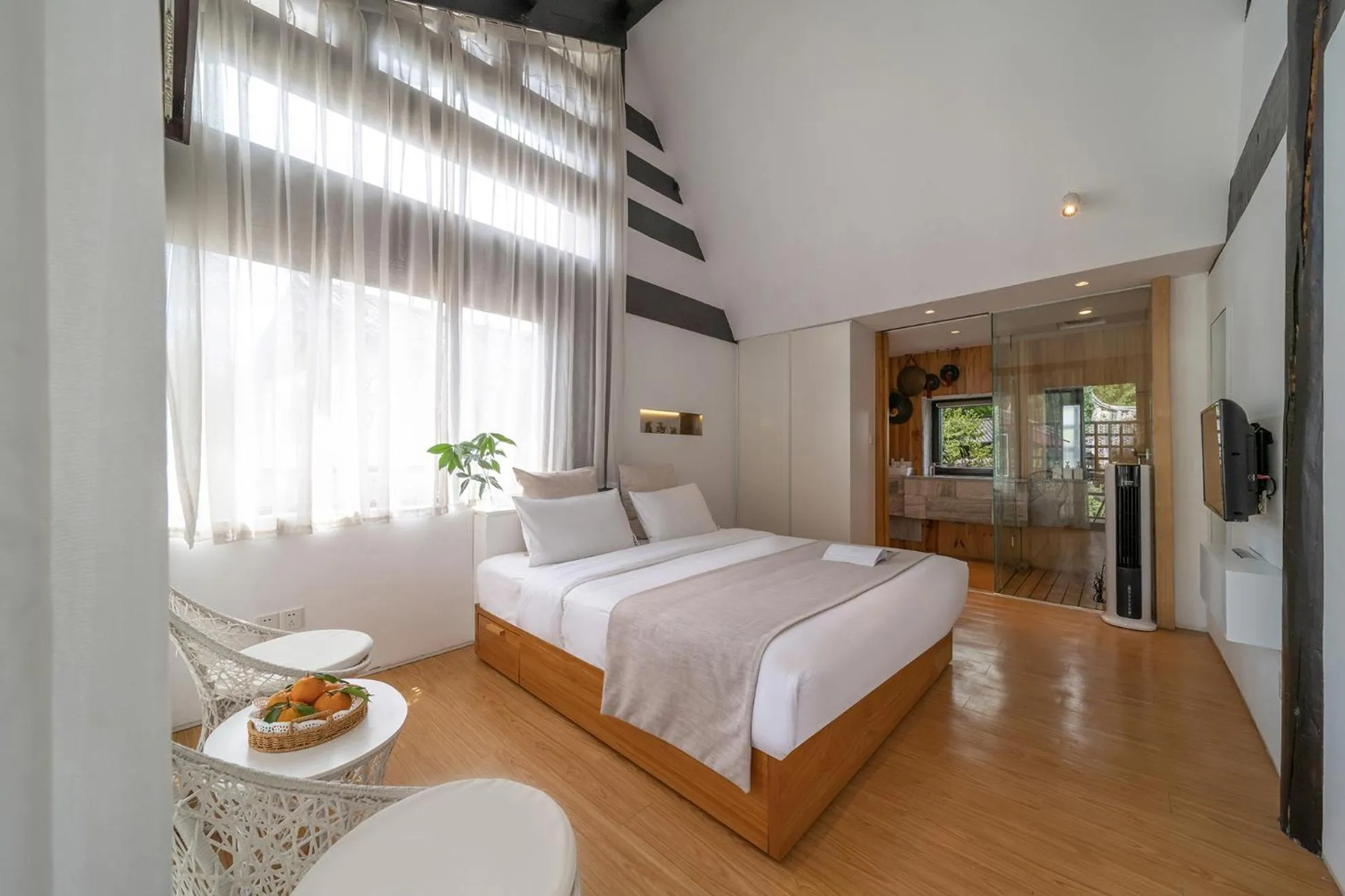 Photo of the whole room, Bed in The Bivou Lijiang