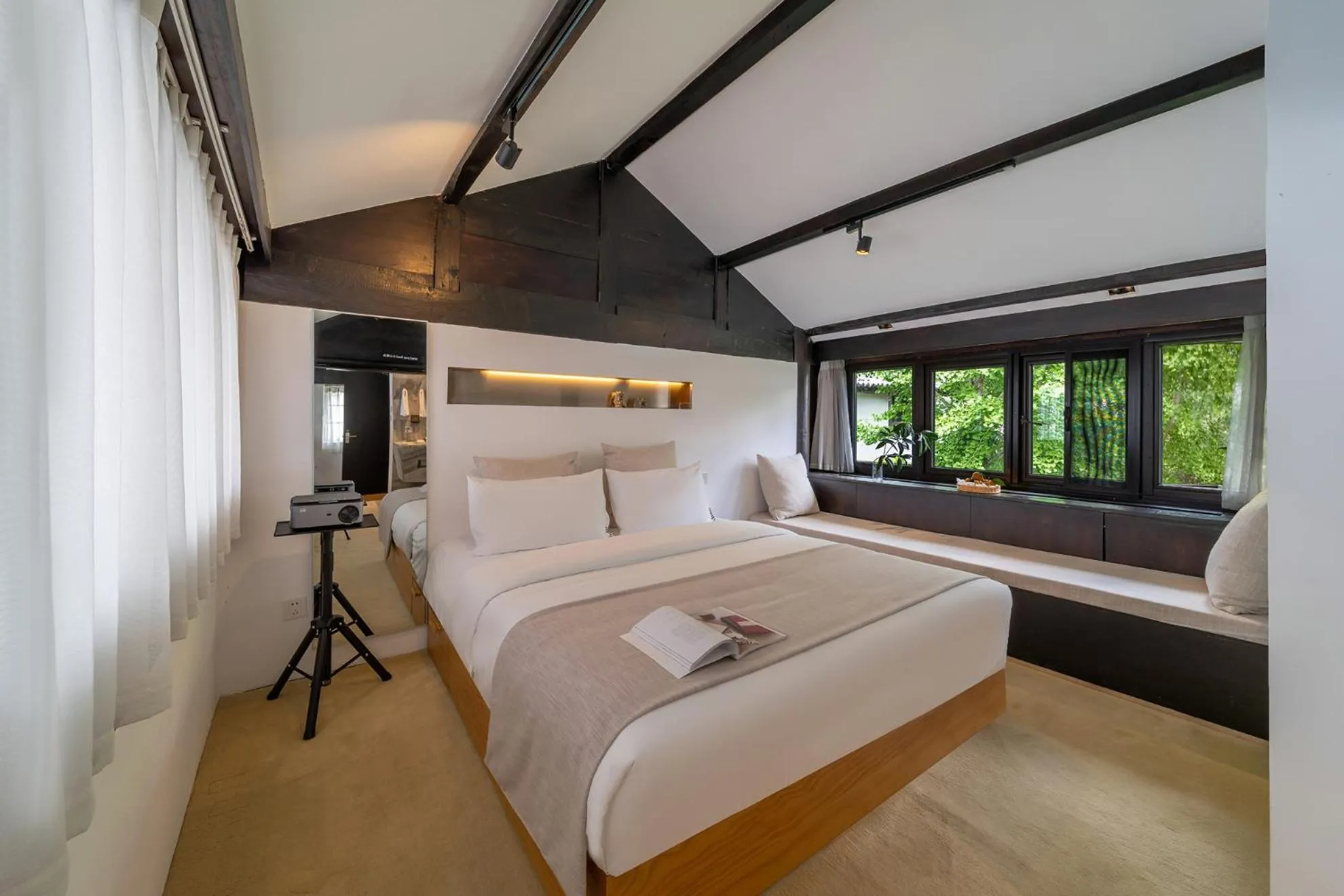 Photo of the whole room, Bed in The Bivou Lijiang