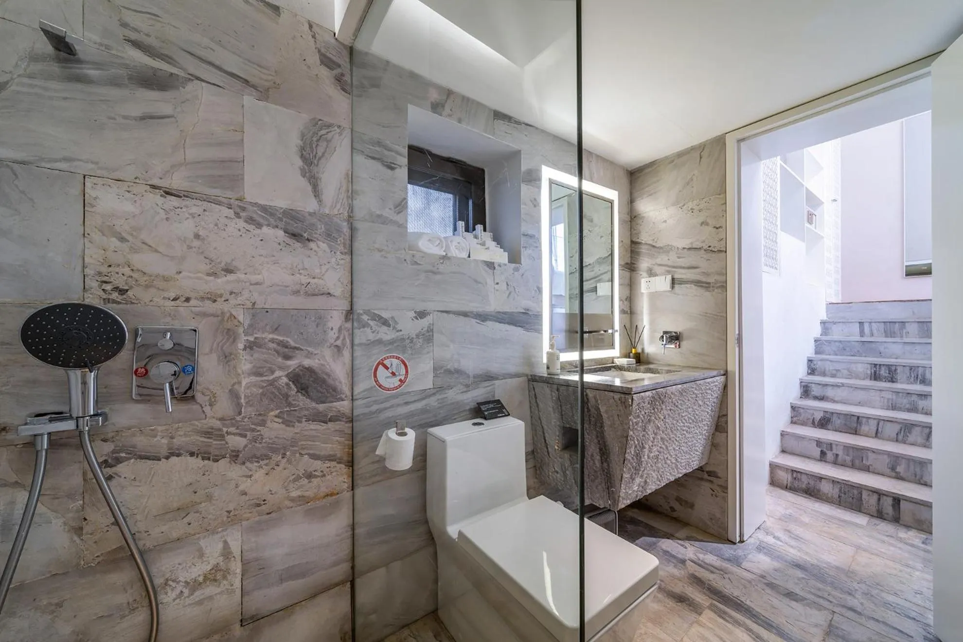 Toilet in The Bivou Lijiang