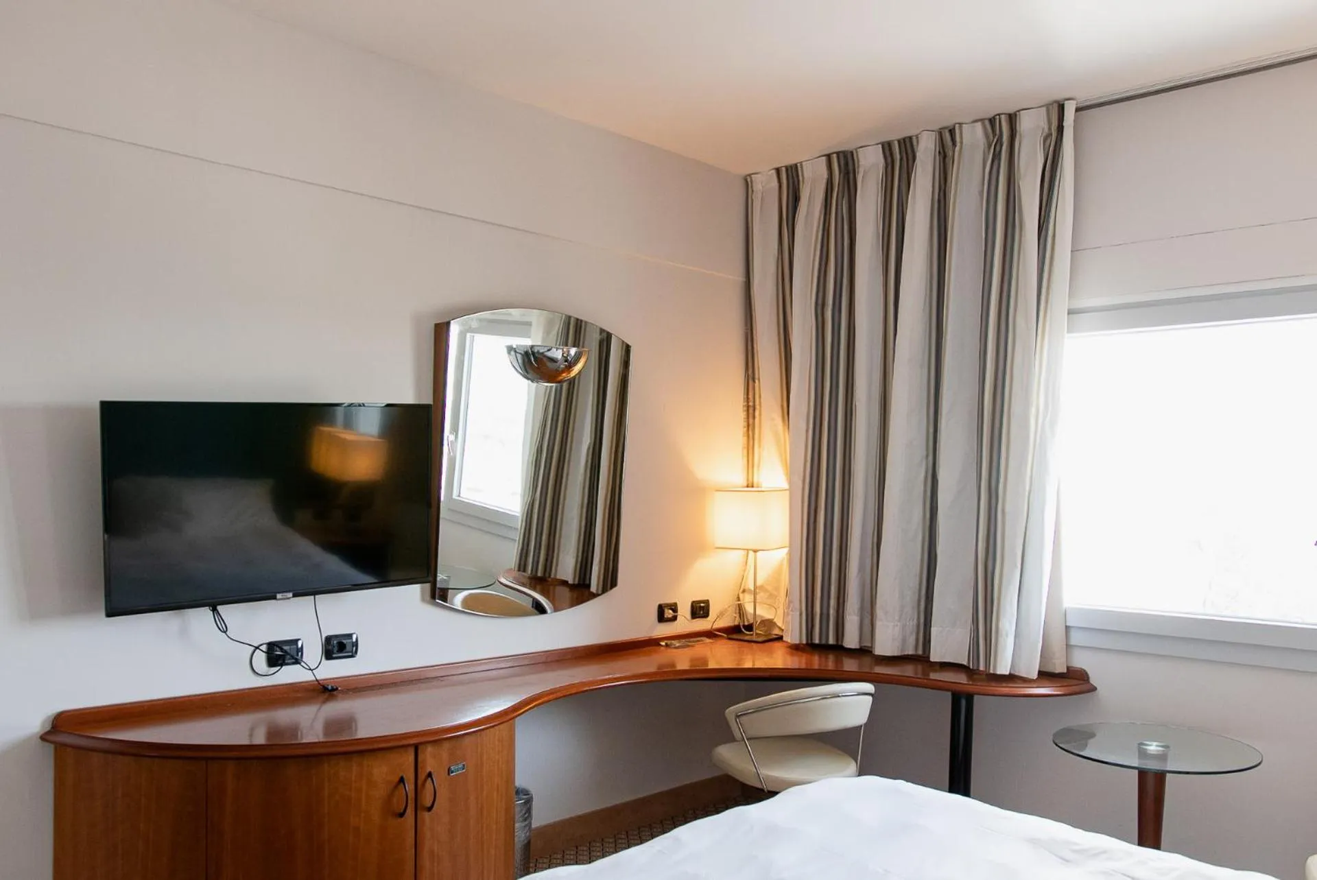 TV and multimedia, Bed in Belstay Milano Assago