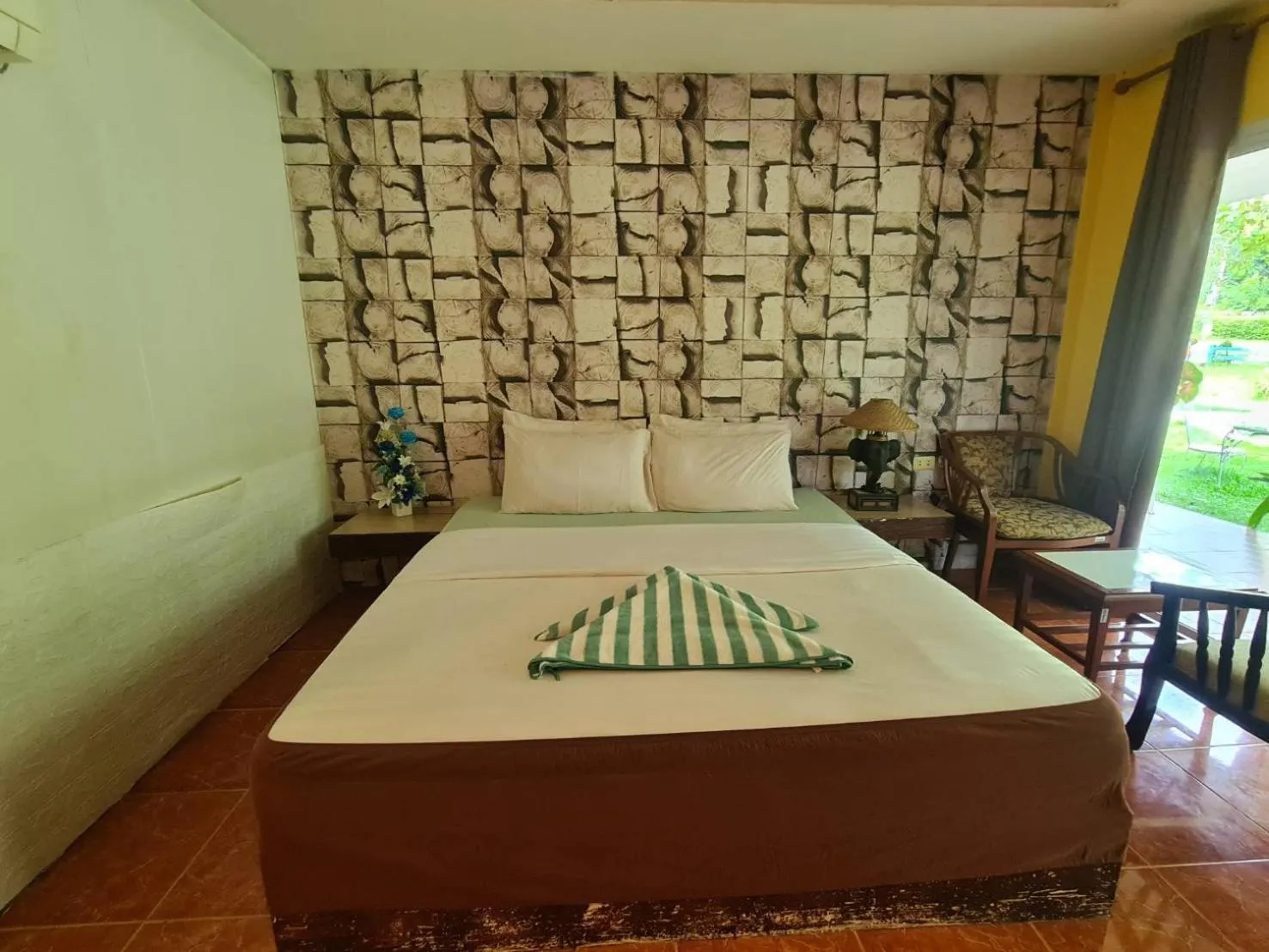 Bed in Phutawan Resort