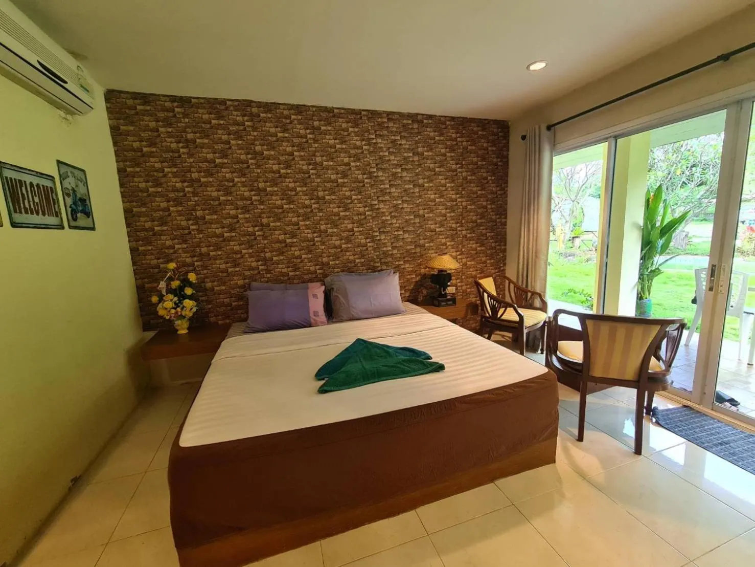 Bed in Phutawan Resort