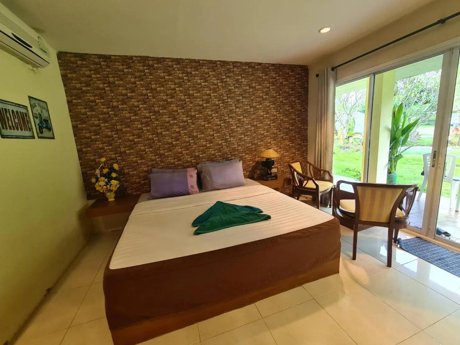 Bed in Phutawan Resort