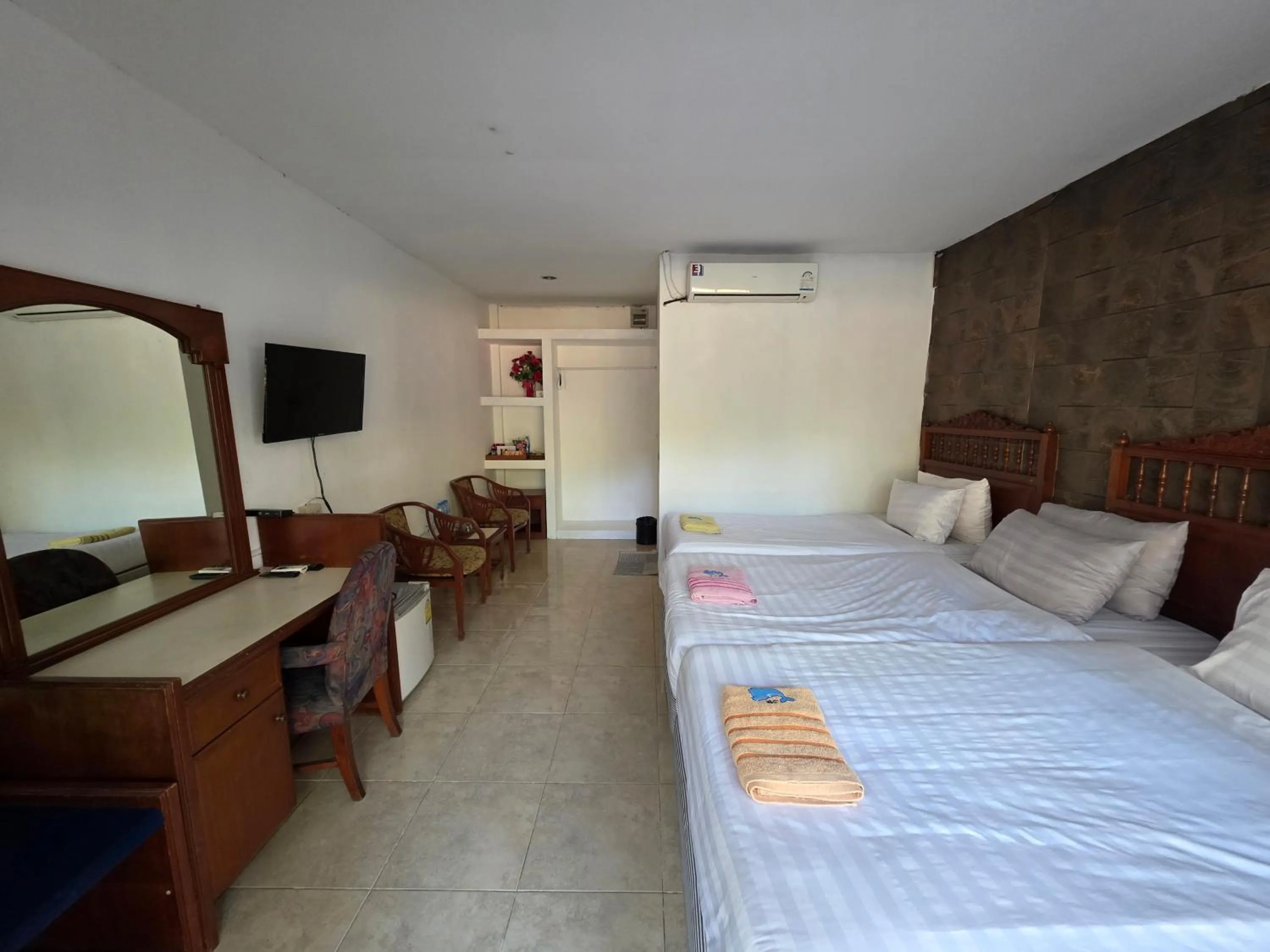 Bed in Phutawan Resort