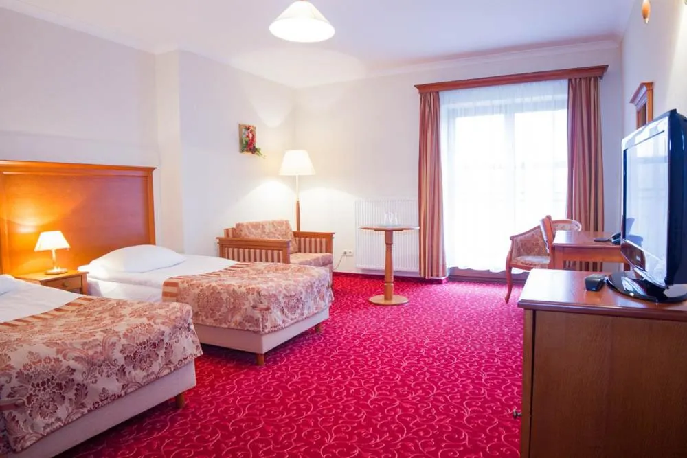 Bathroom, Bed in Hotel Stodółka