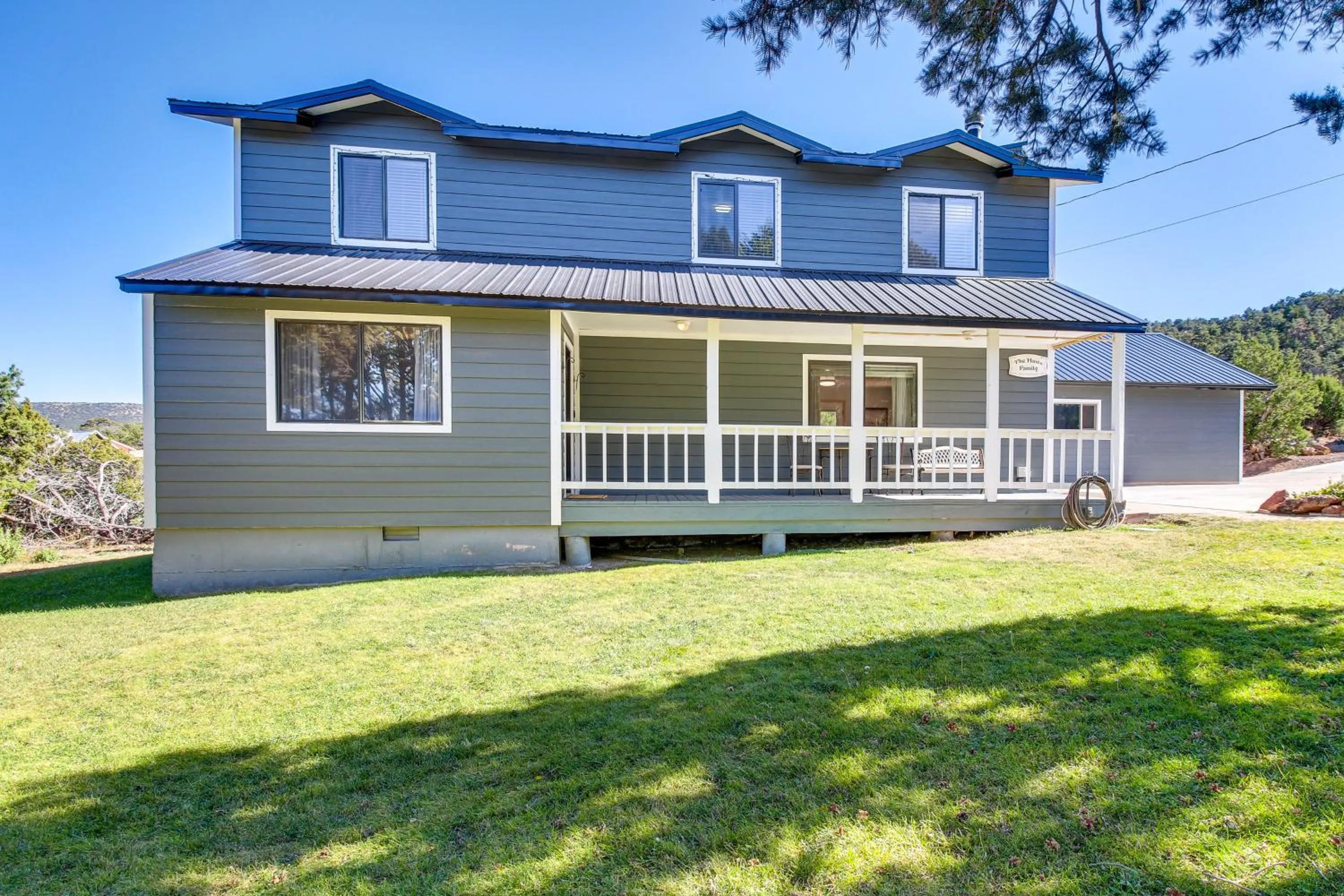 Eagar Vacation Rental Home with Spacious Deck!