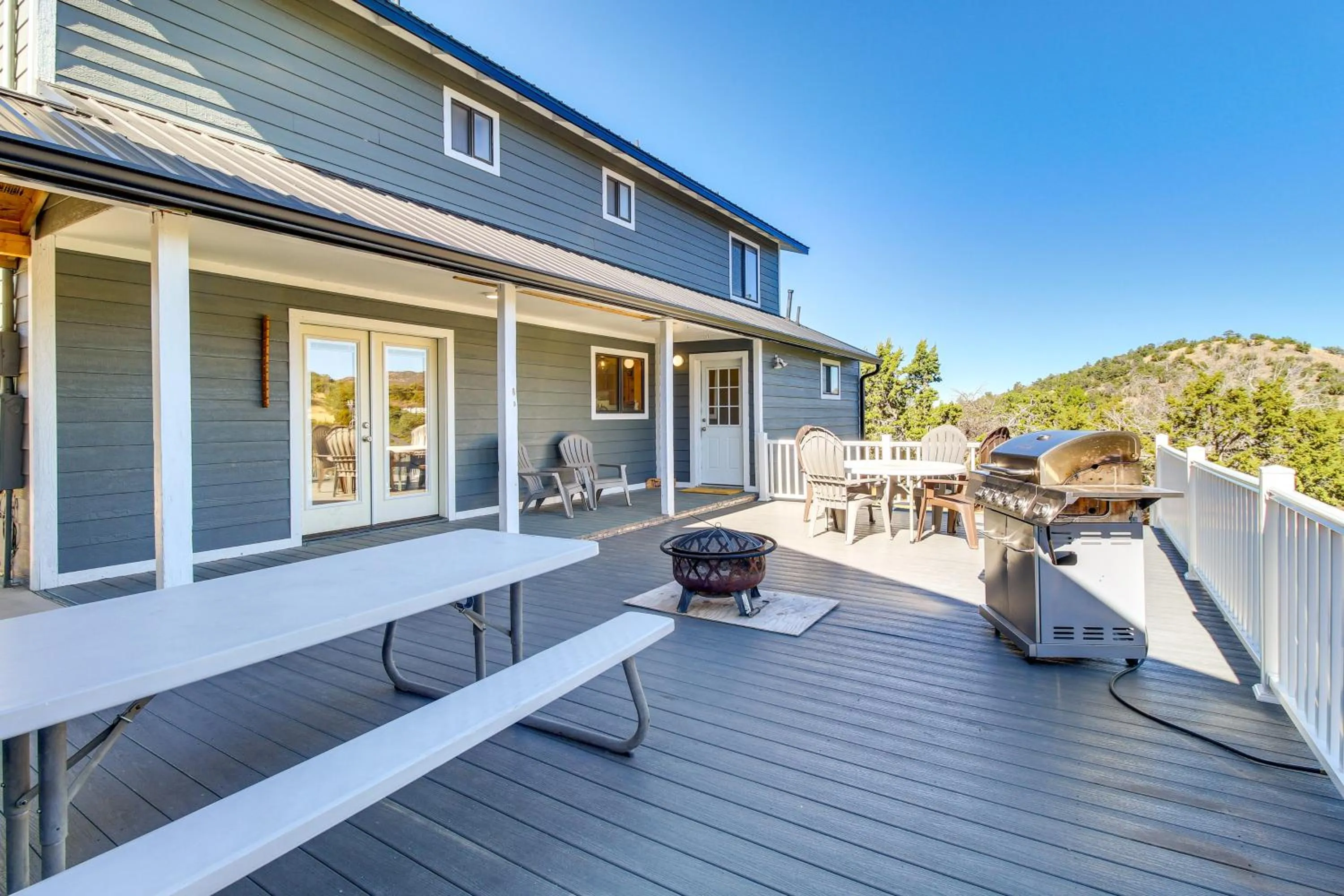 Eagar Vacation Rental Home with Spacious Deck!