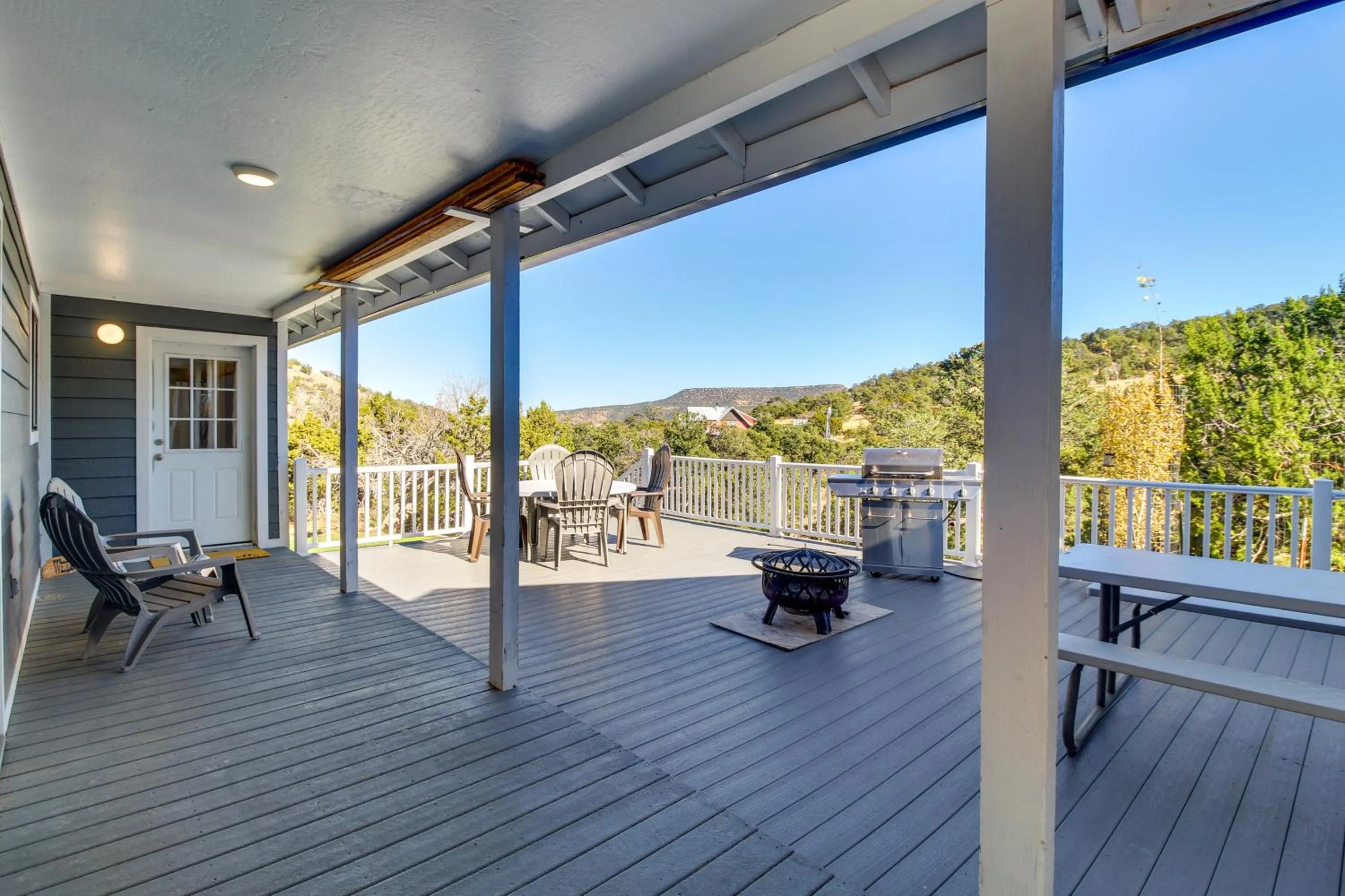Eagar Vacation Rental Home with Spacious Deck!