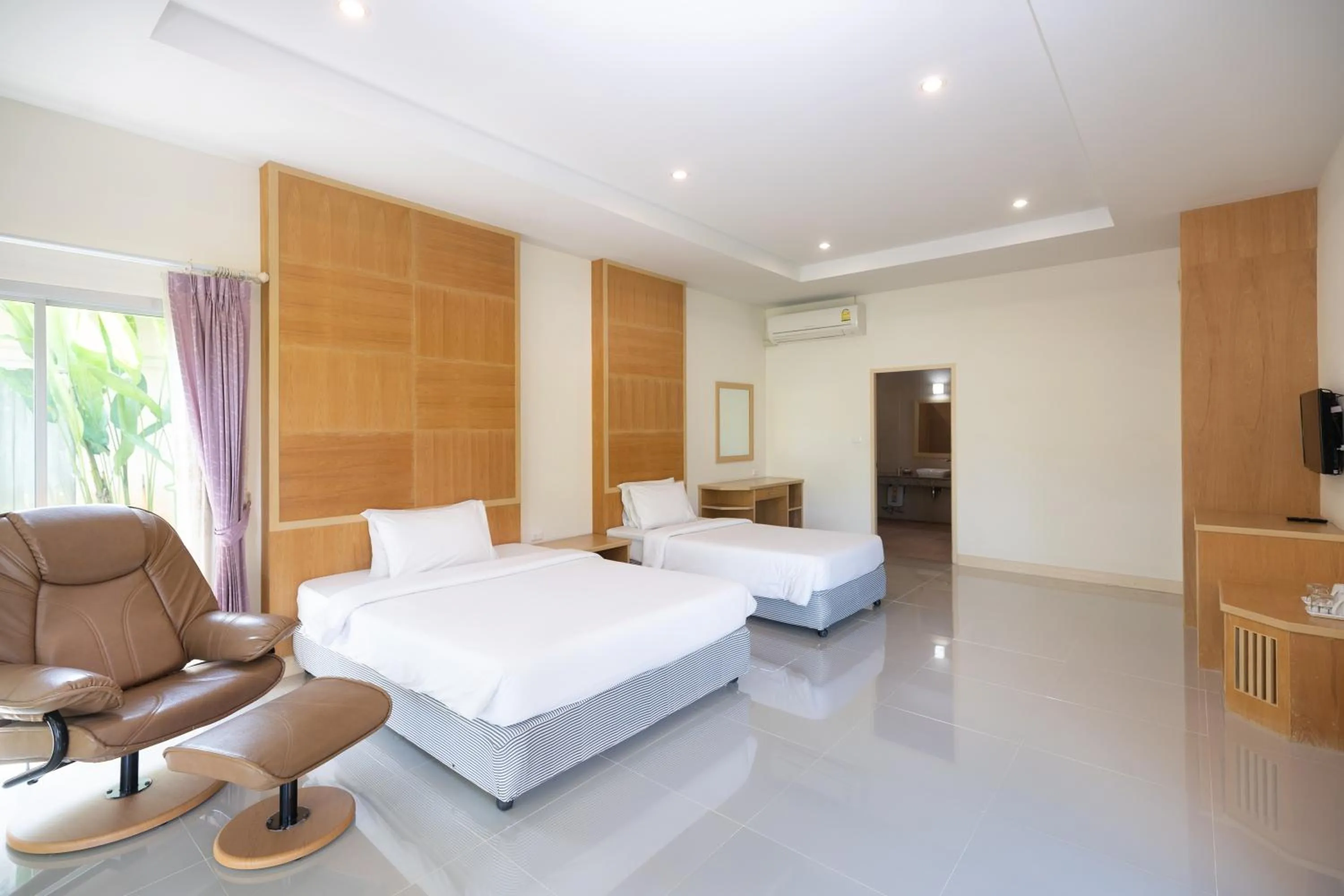 Bedroom, Bed in Thara Cholapruek Resort