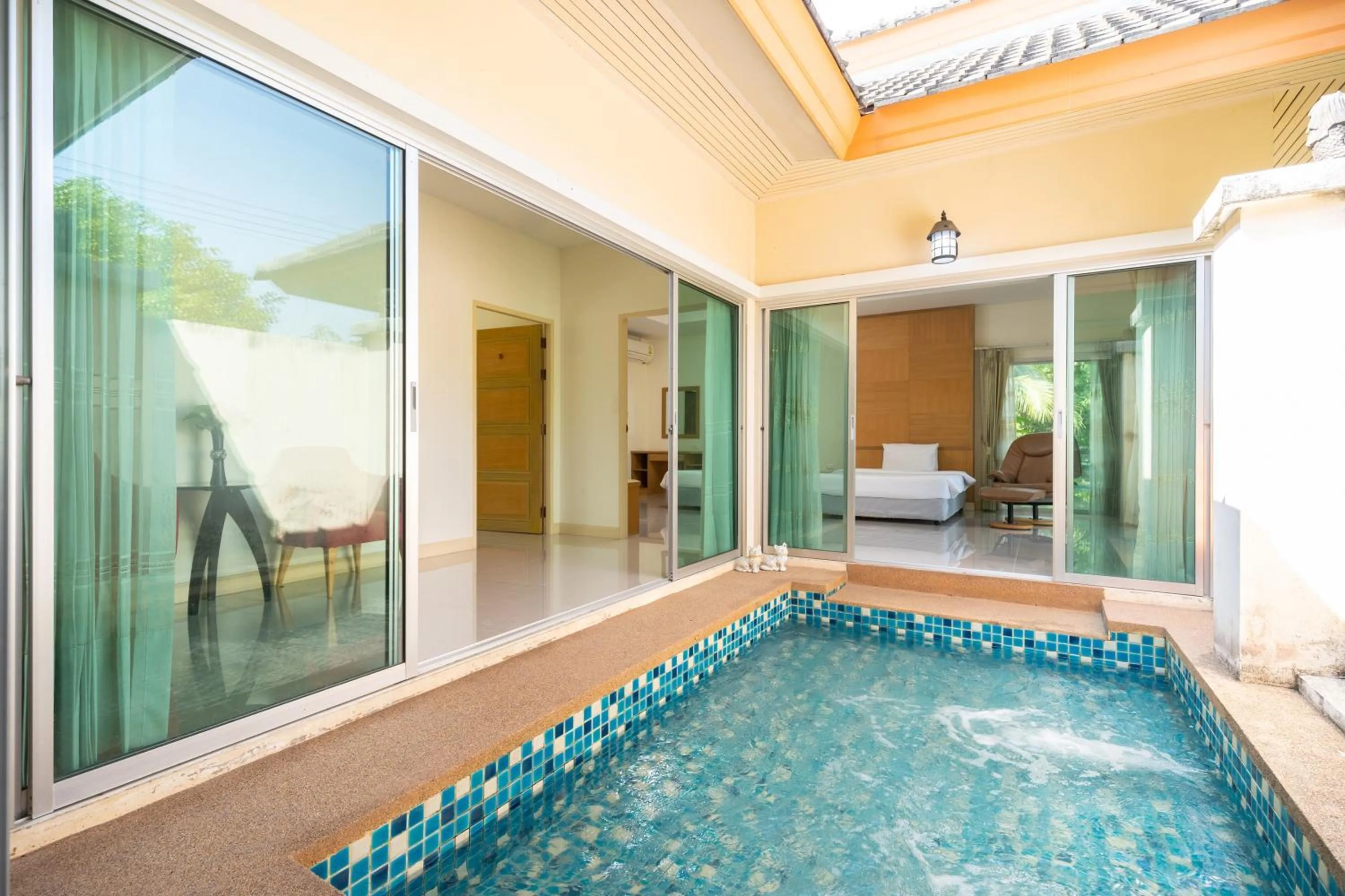 Swimming pool in Thara Cholapruek Resort