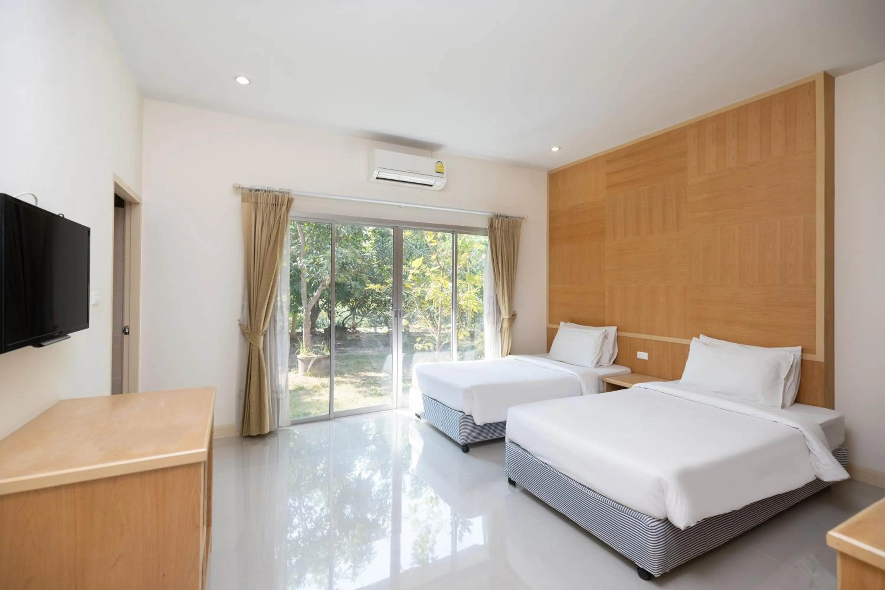 Bedroom, Bed in Thara Cholapruek Resort