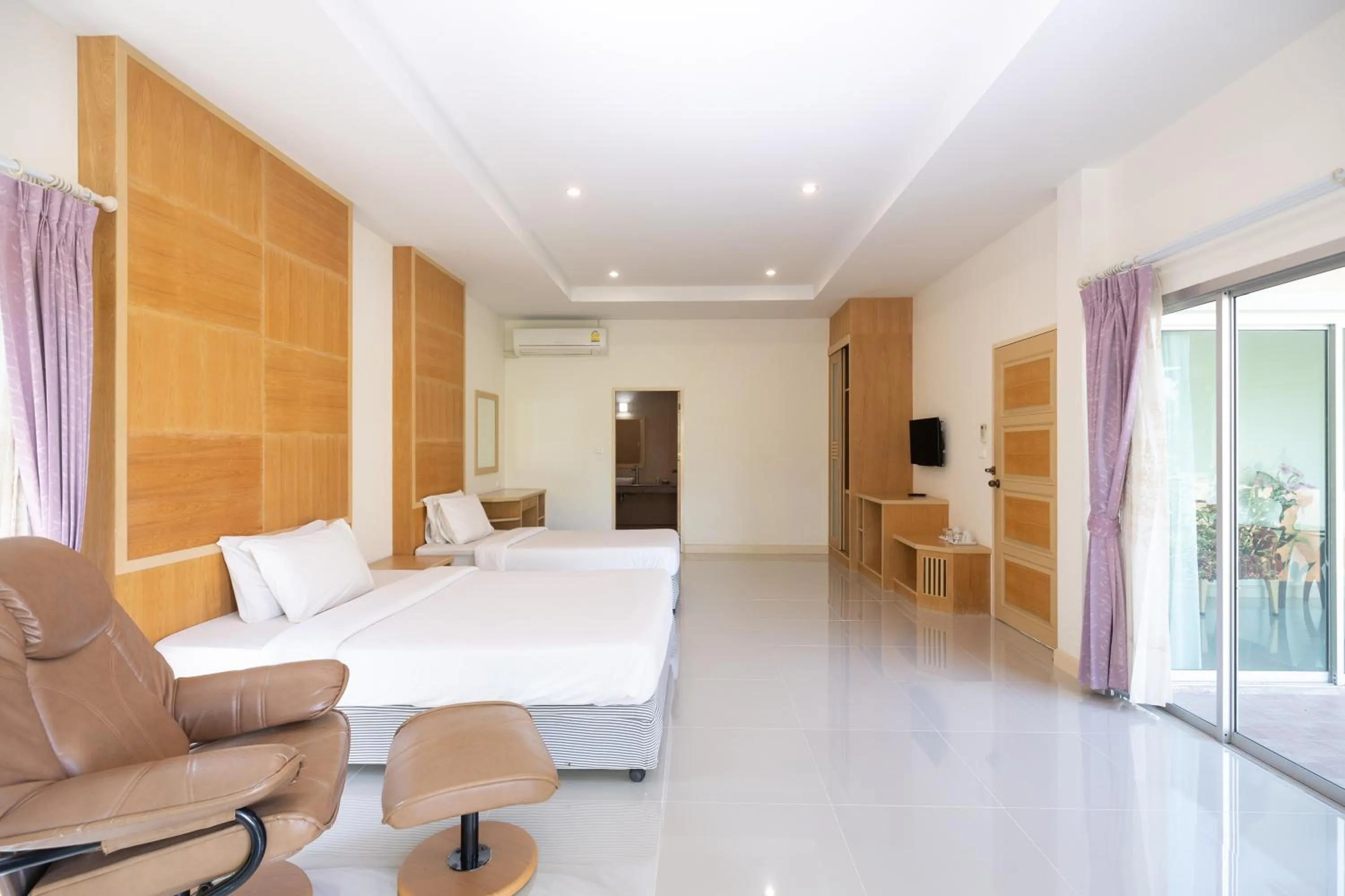 Bedroom, Bed in Thara Cholapruek Resort