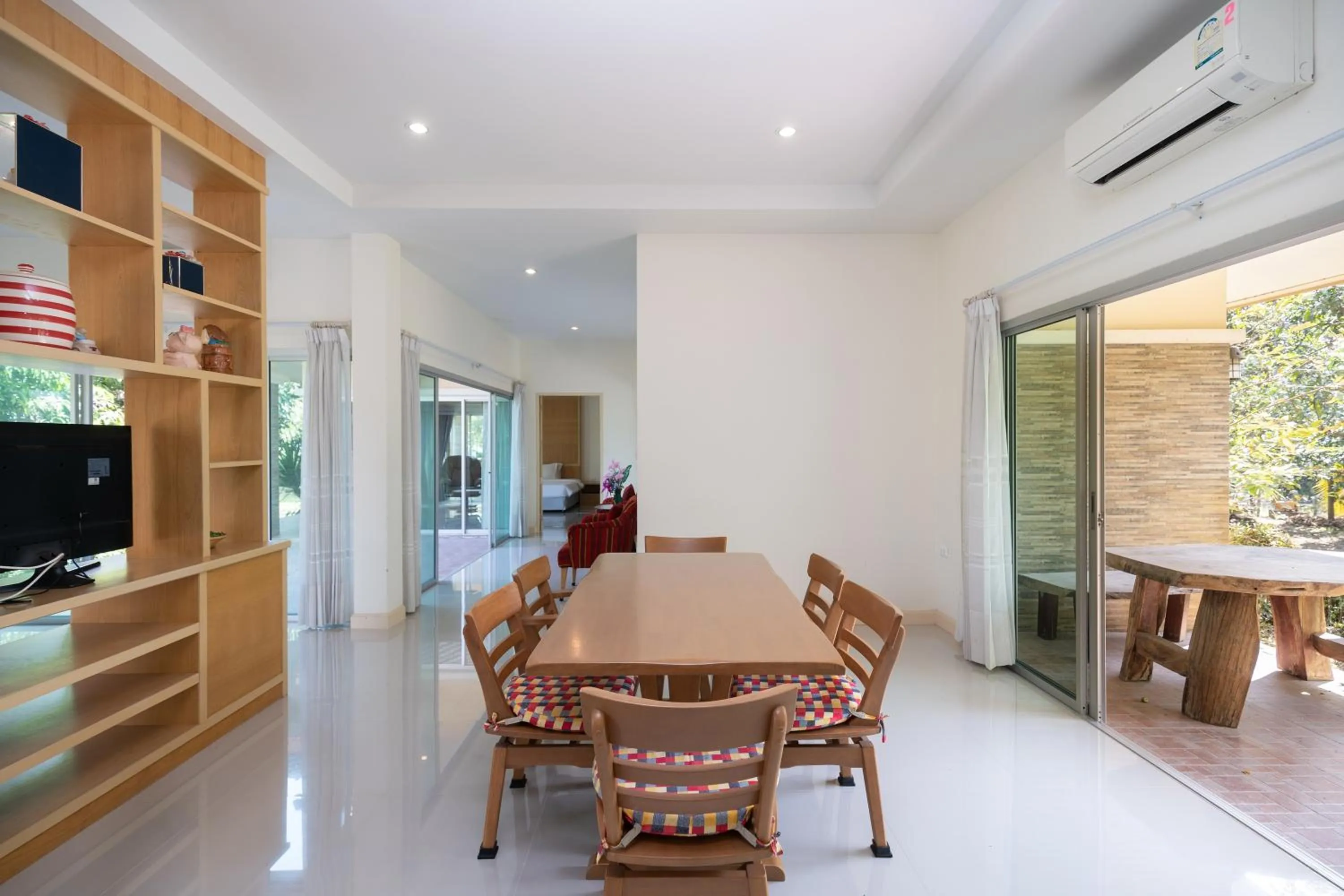 Dining area in Thara Cholapruek Resort