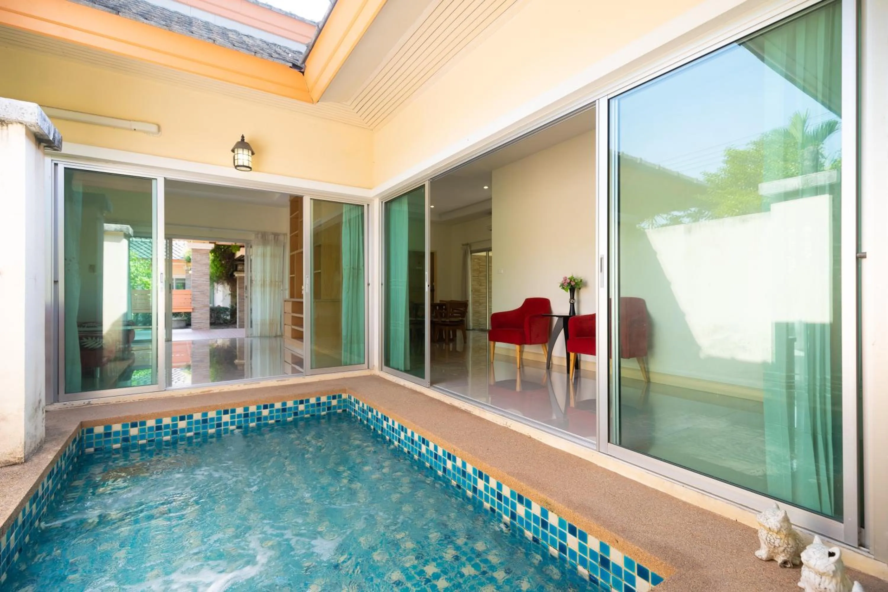 Swimming pool in Thara Cholapruek Resort