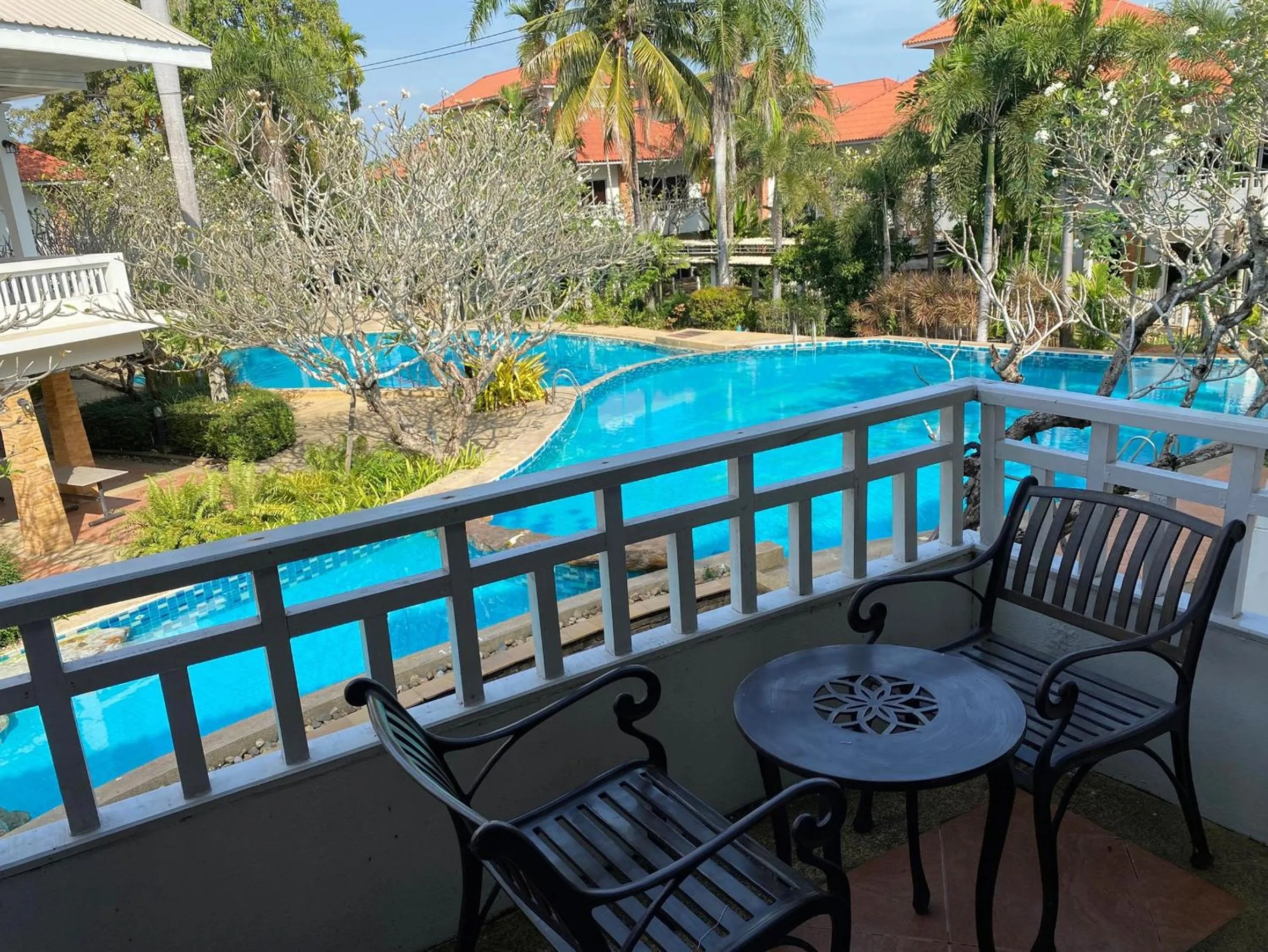 Pool view in Thara Cholapruek Resort