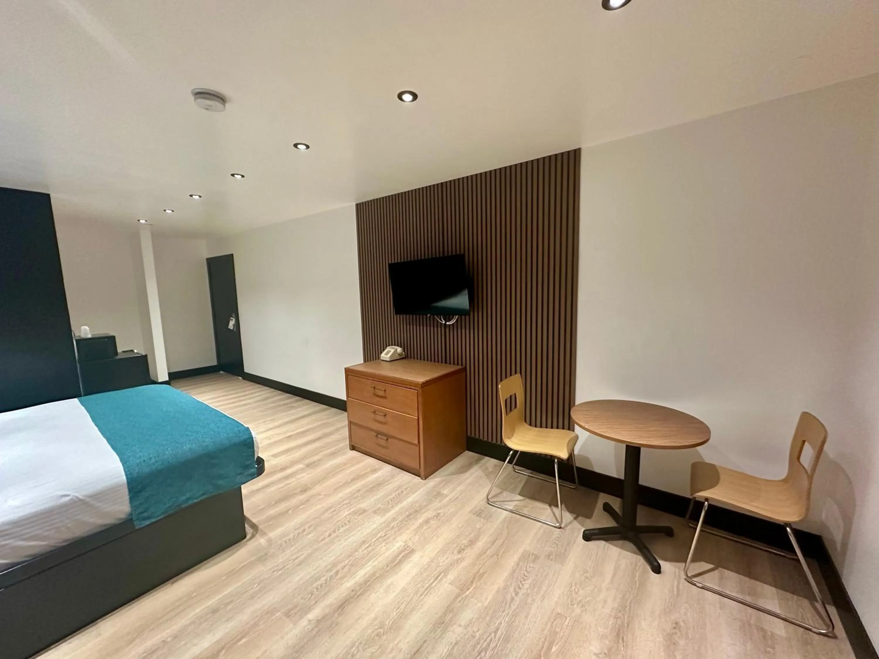 Bed in Casa Playa Inn - Stanton, Anaheim