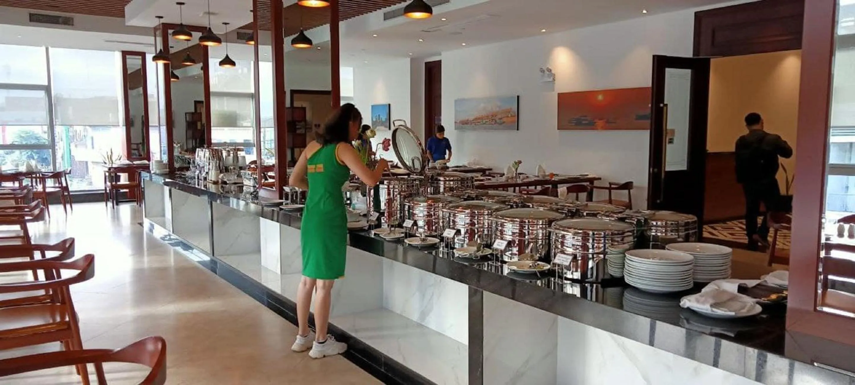 Restaurant/places to eat in V V Hotel Battambang