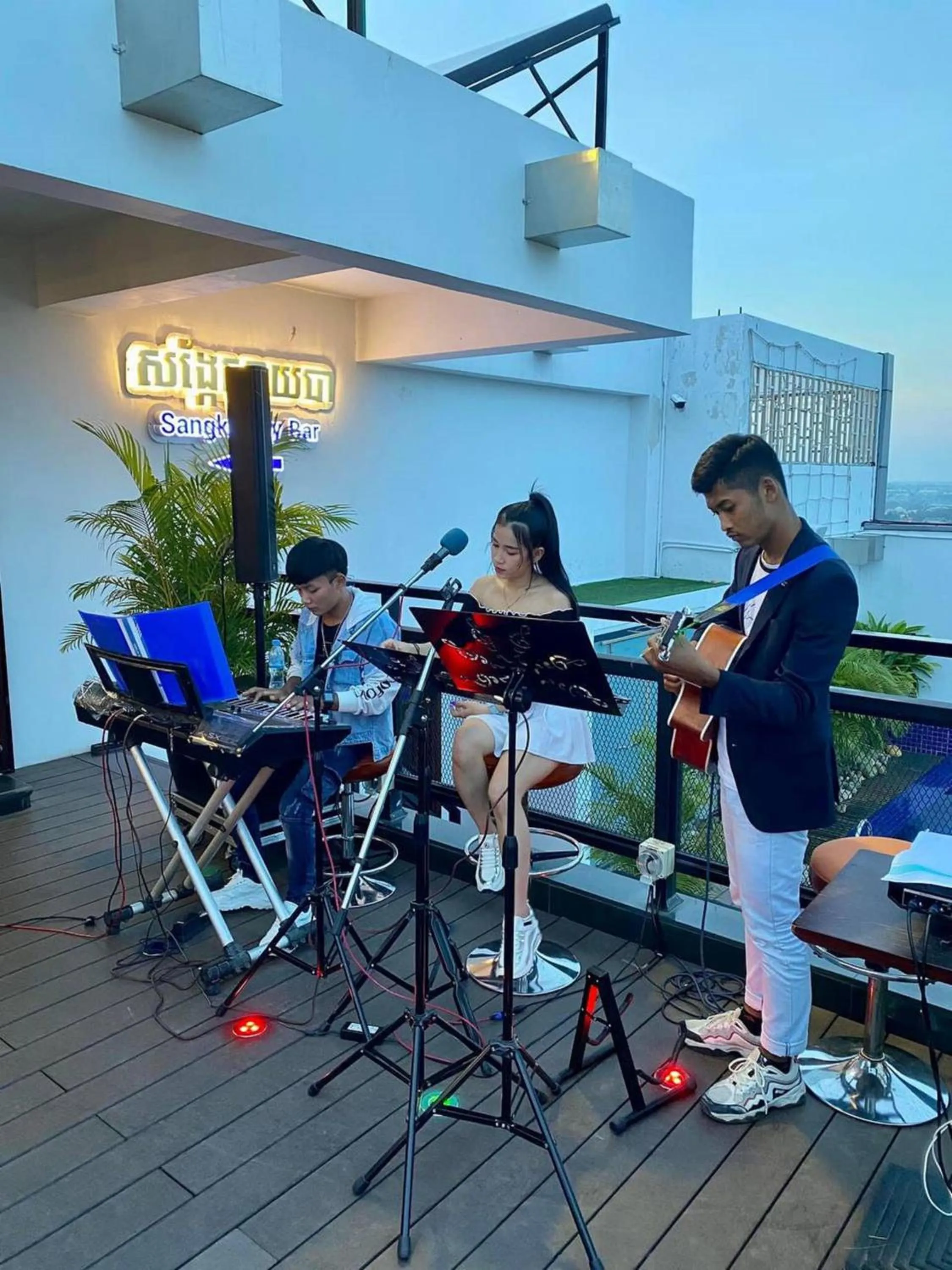 Lounge or bar in V V Hotel Battambang