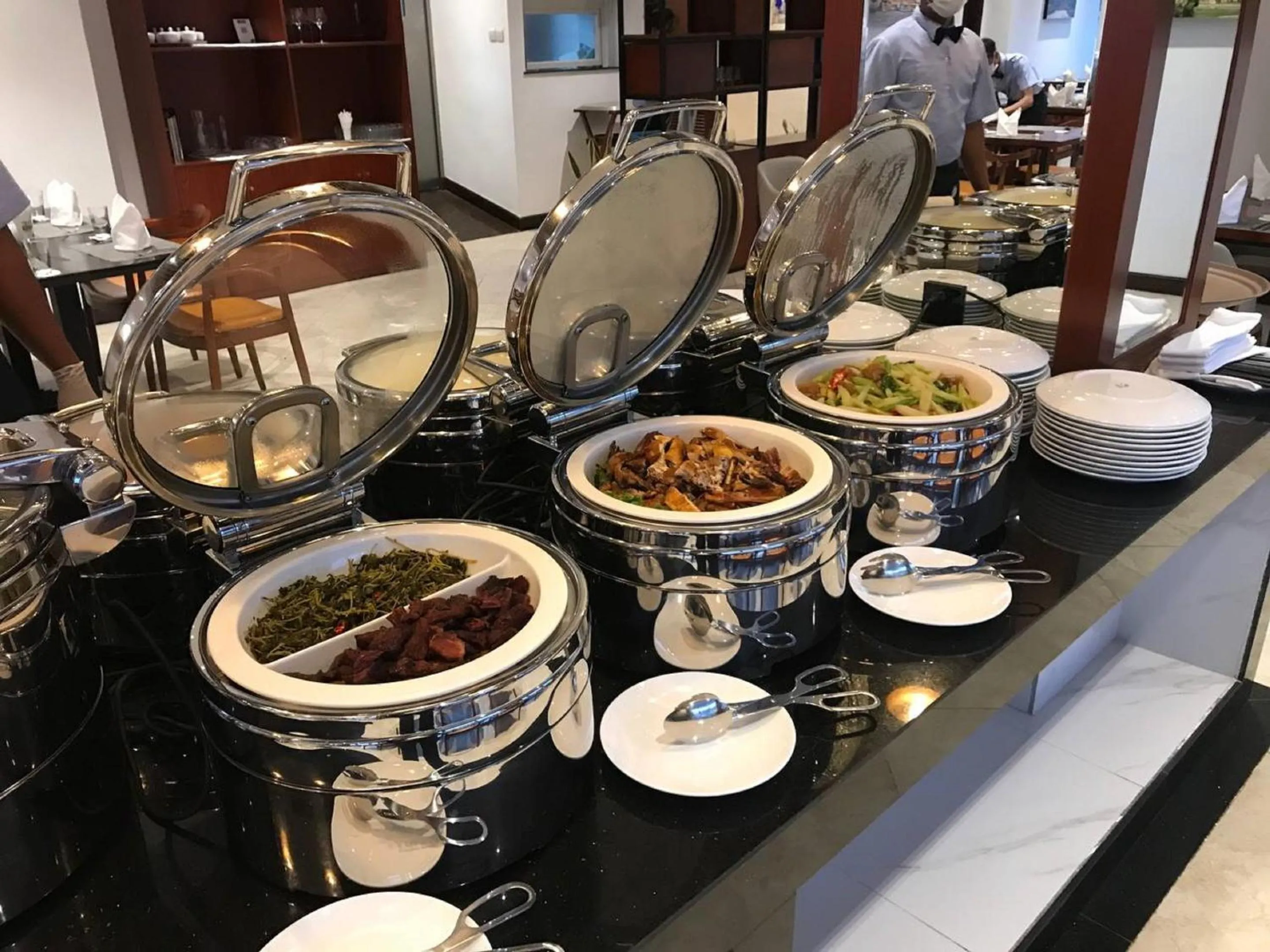 Restaurant/places to eat in V V Hotel Battambang