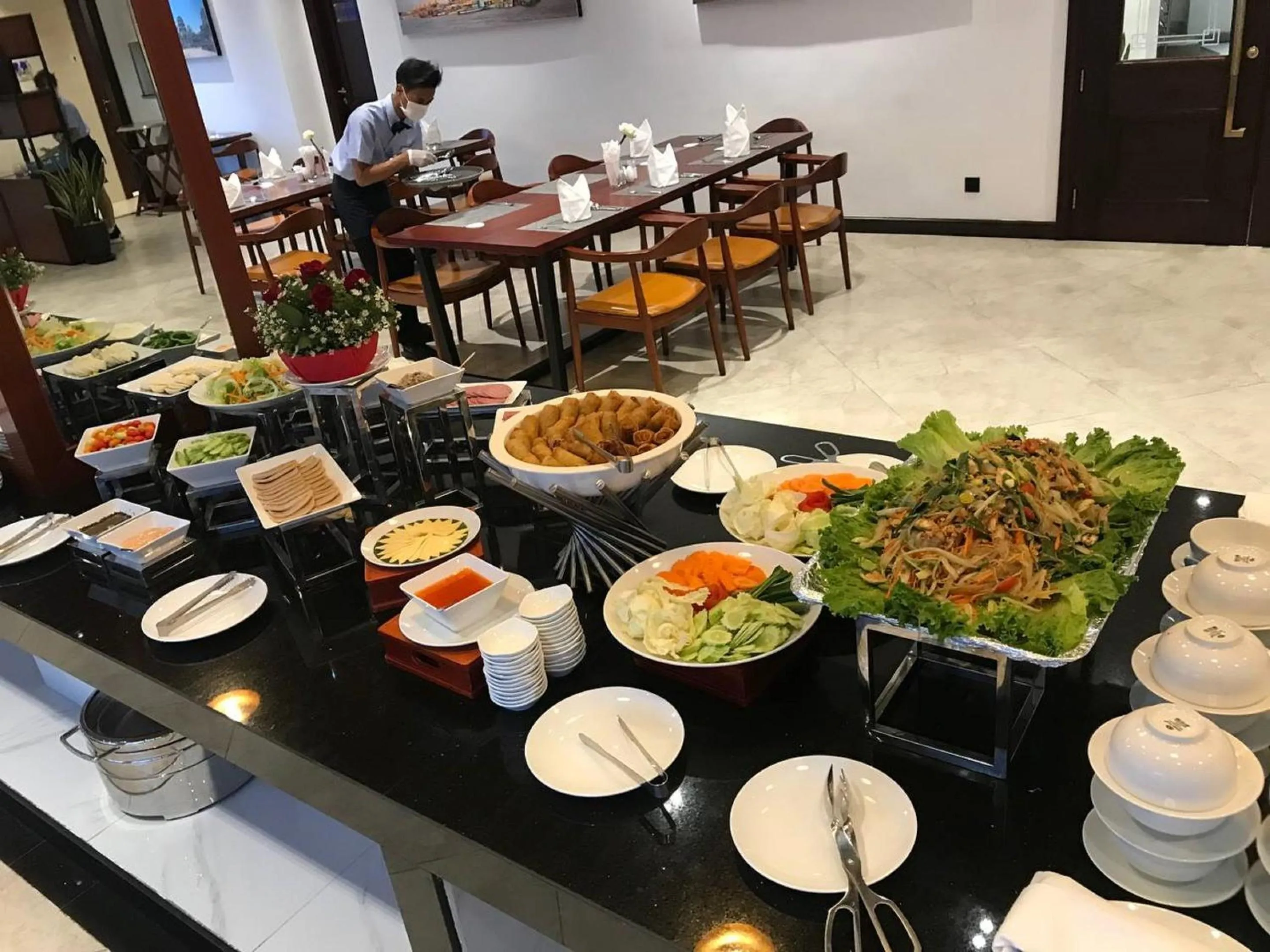 Restaurant/places to eat in V V Hotel Battambang