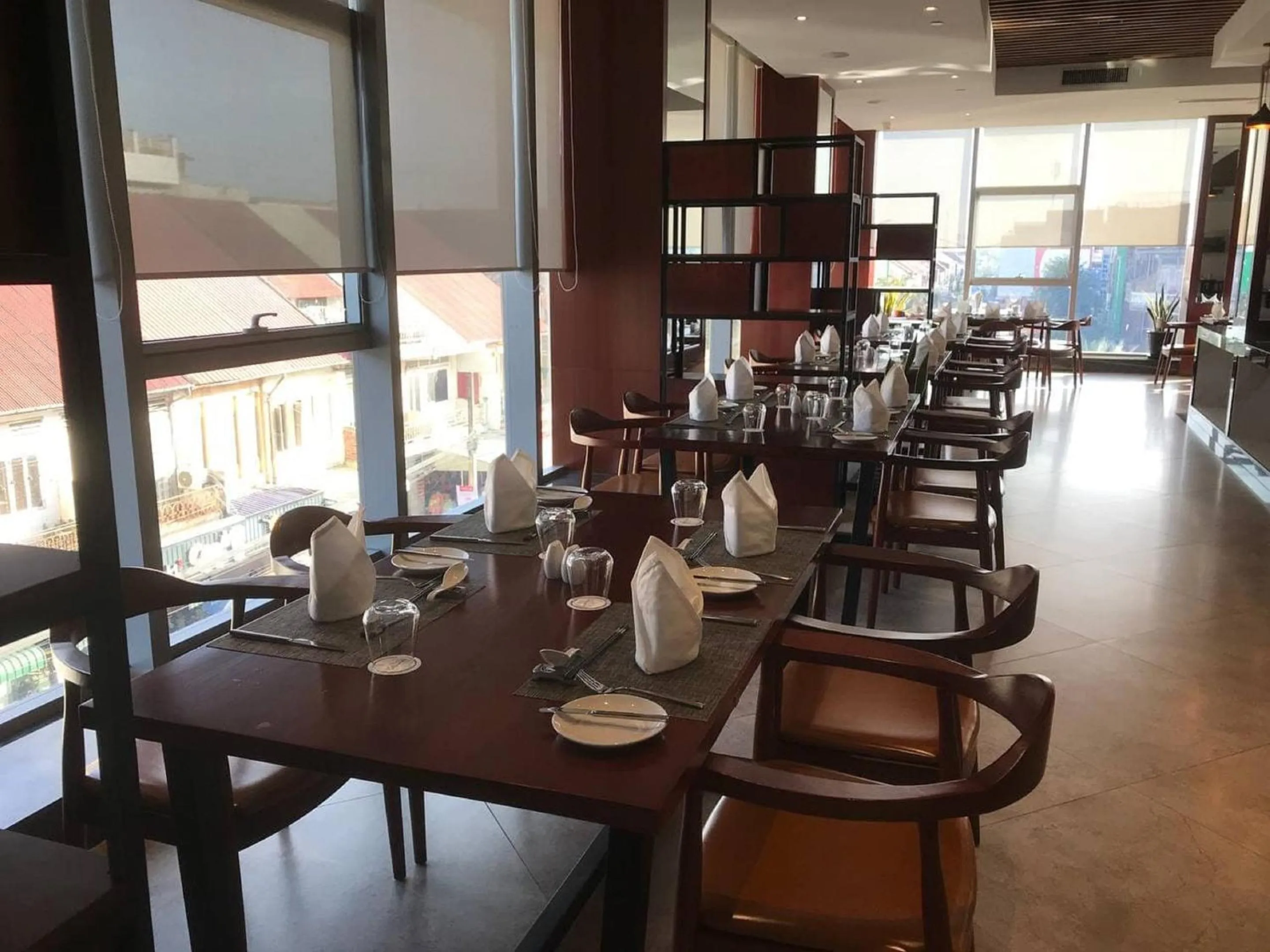 Restaurant/places to eat in V V Hotel Battambang