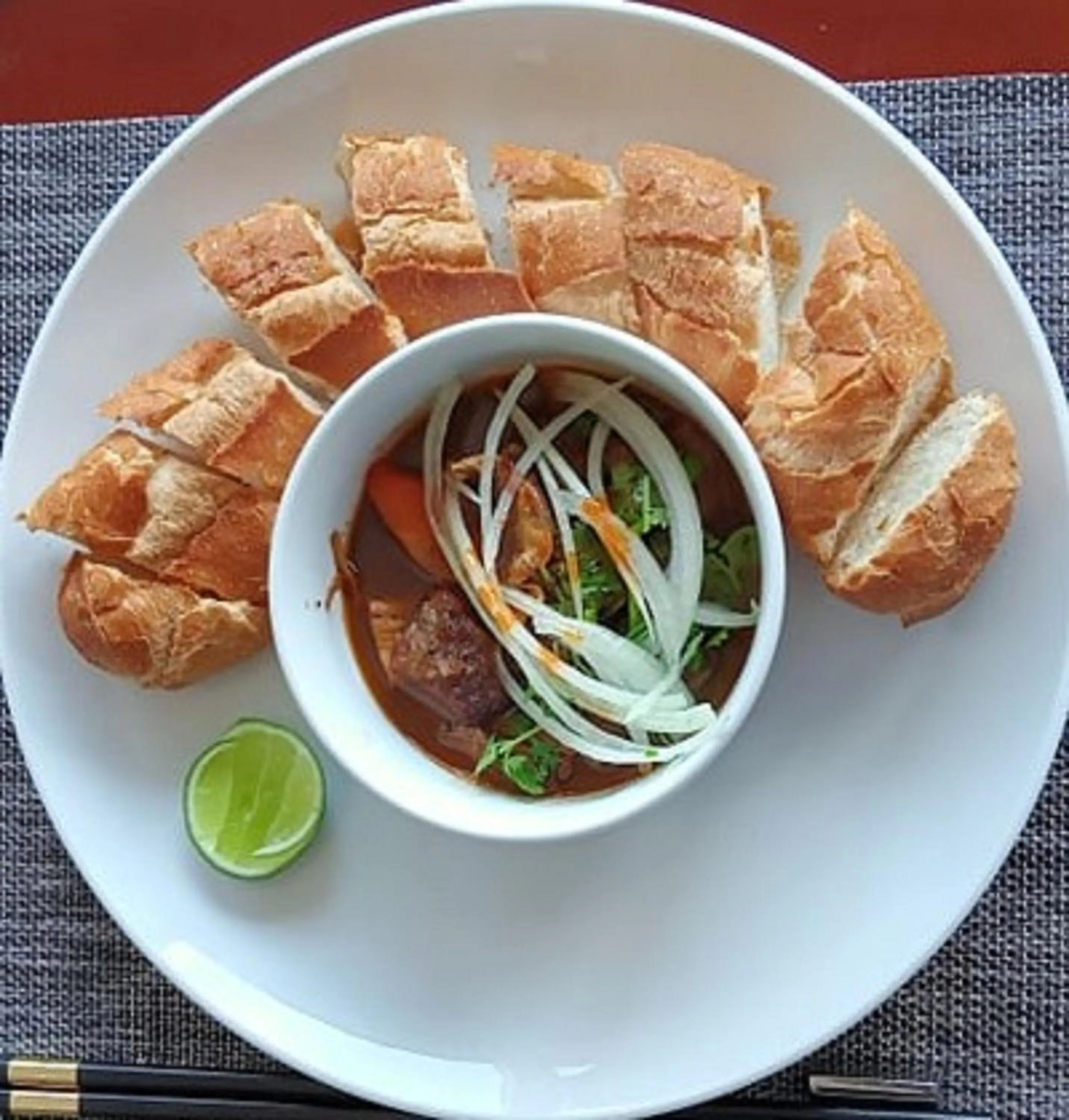 Restaurant/places to eat in V V Hotel Battambang