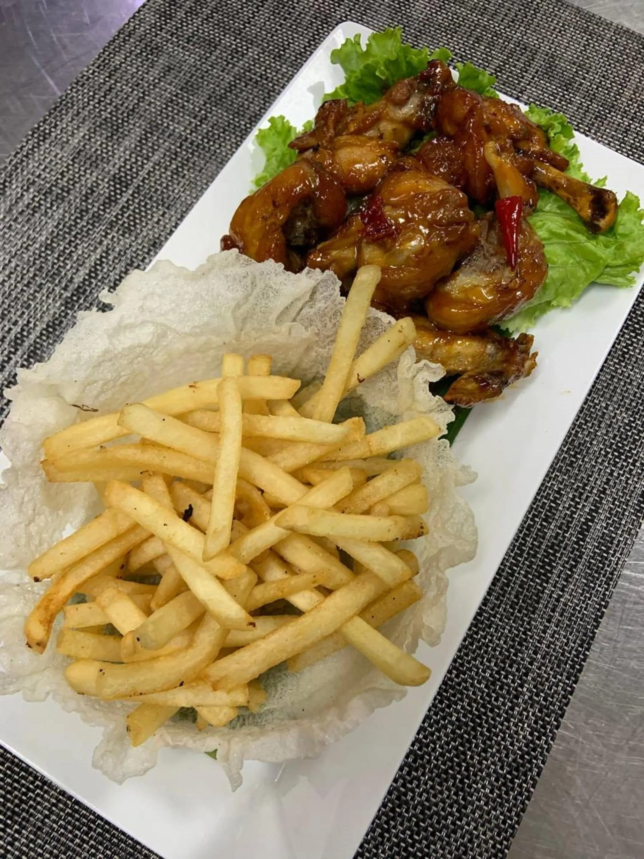 Restaurant/places to eat in V V Hotel Battambang