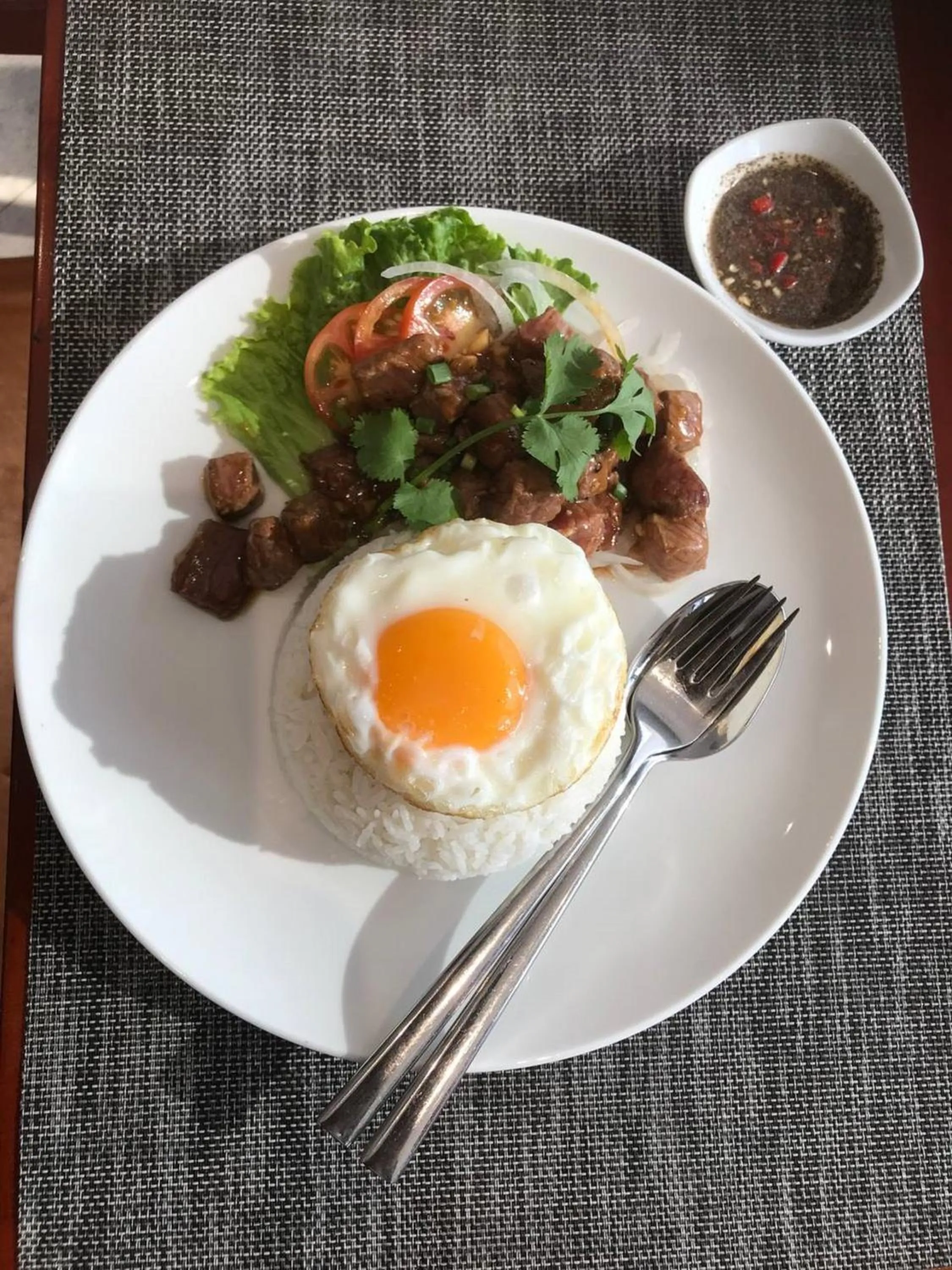 Restaurant/places to eat in V V Hotel Battambang