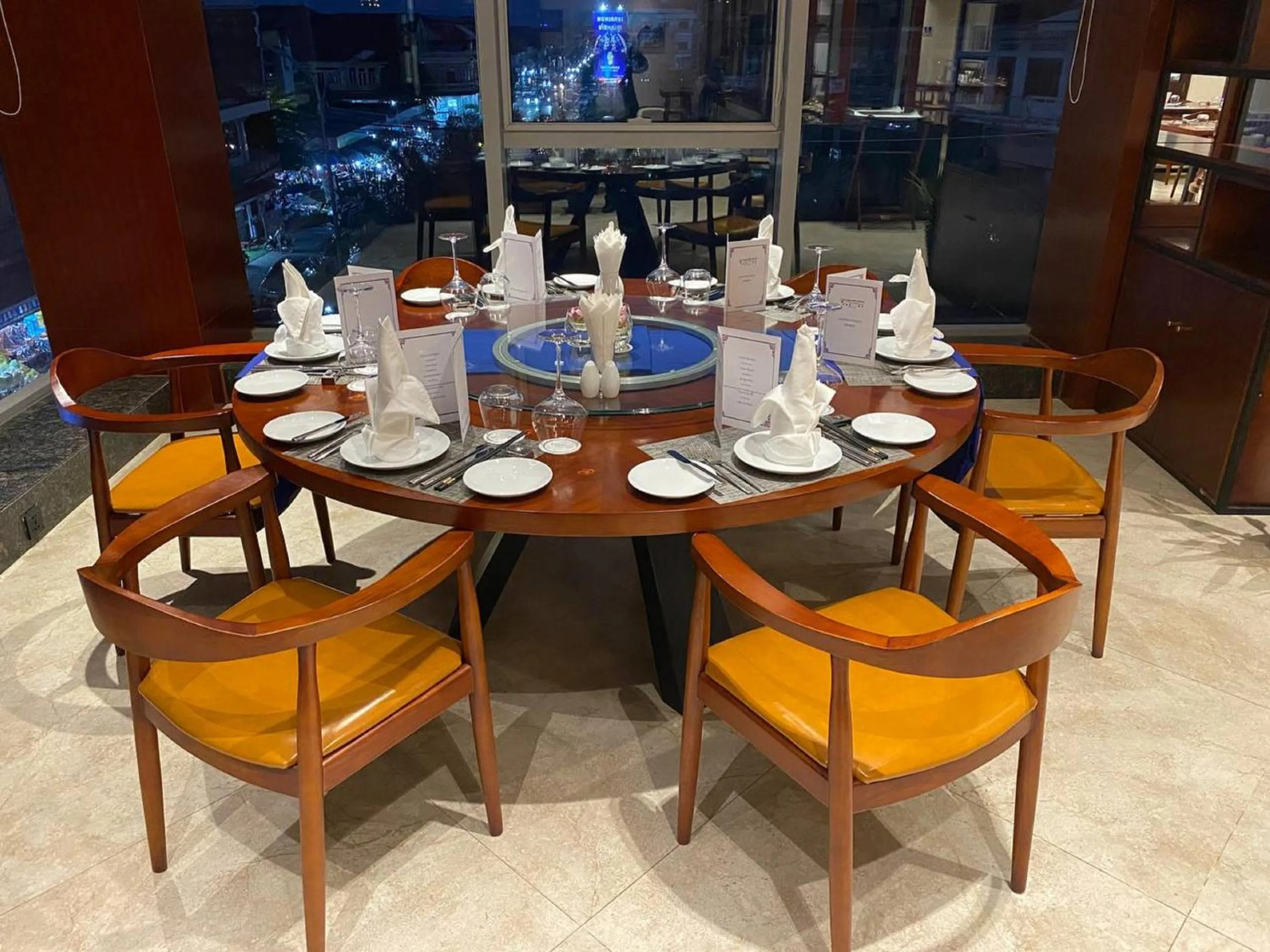 Restaurant/places to eat in V V Hotel Battambang