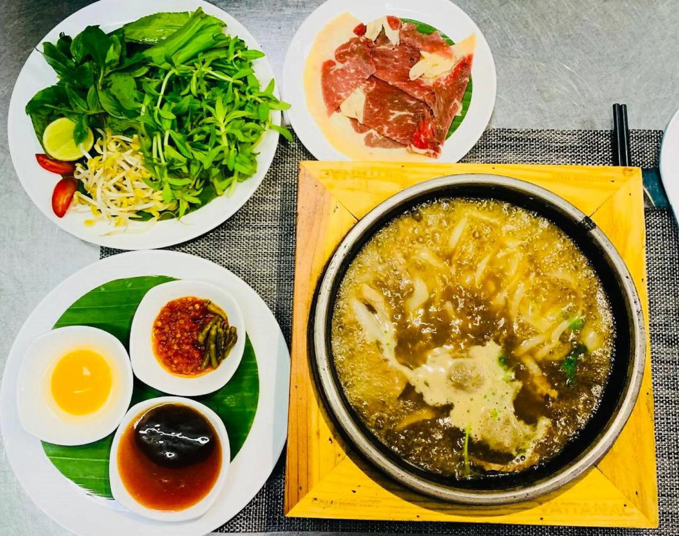 Restaurant/places to eat in V V Hotel Battambang