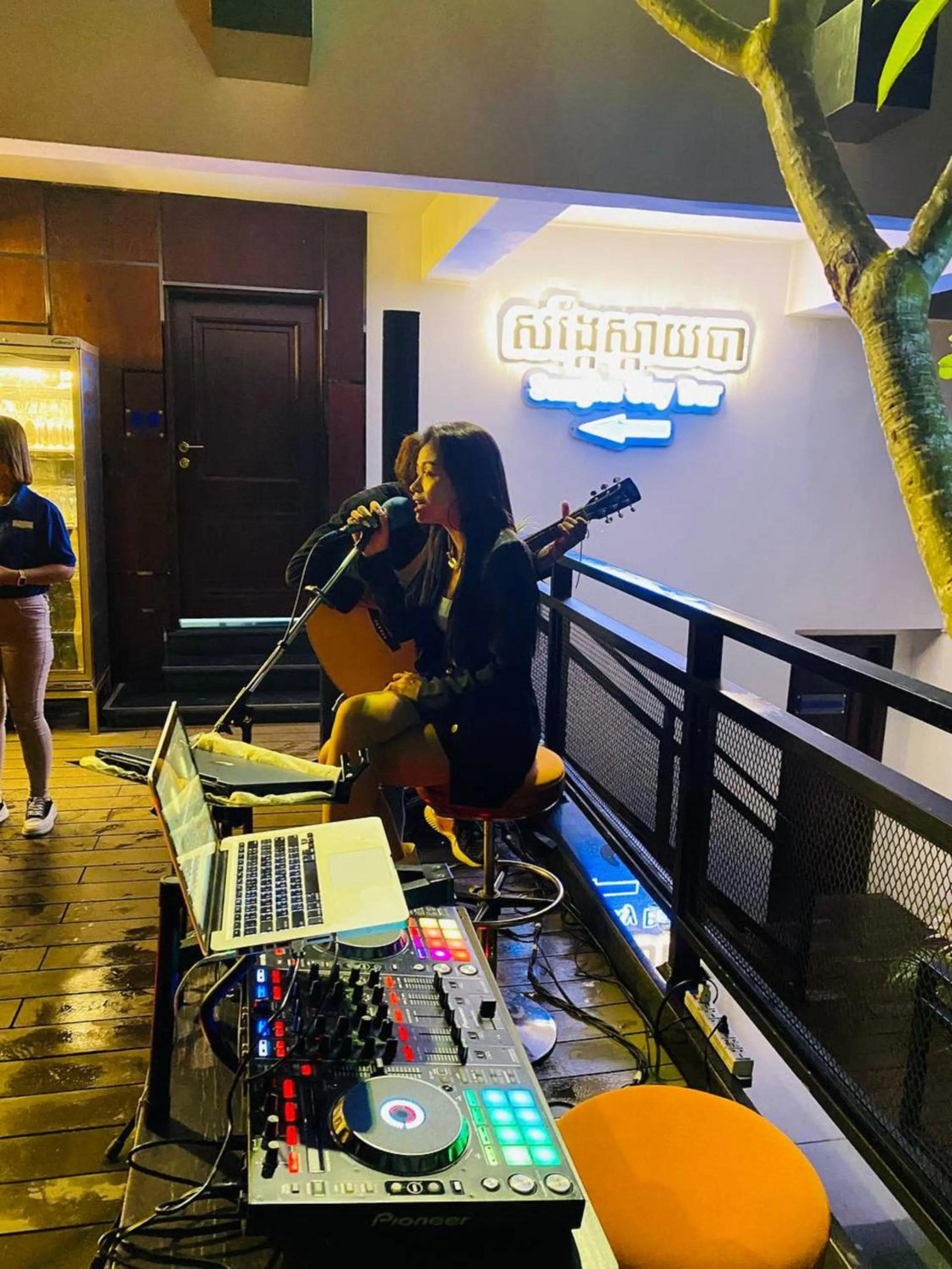 Lounge or bar in V V Hotel Battambang