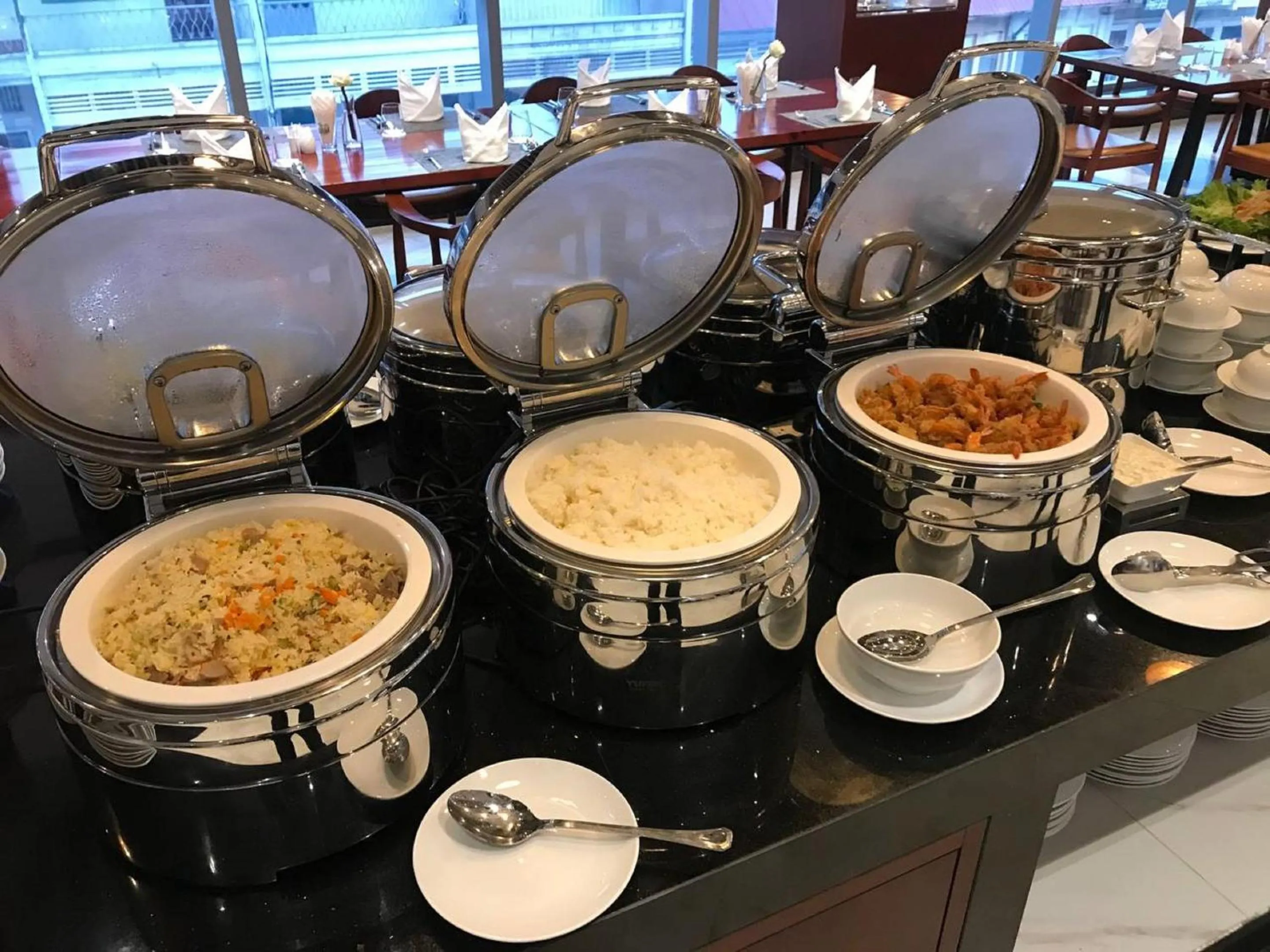 Restaurant/places to eat in V V Hotel Battambang