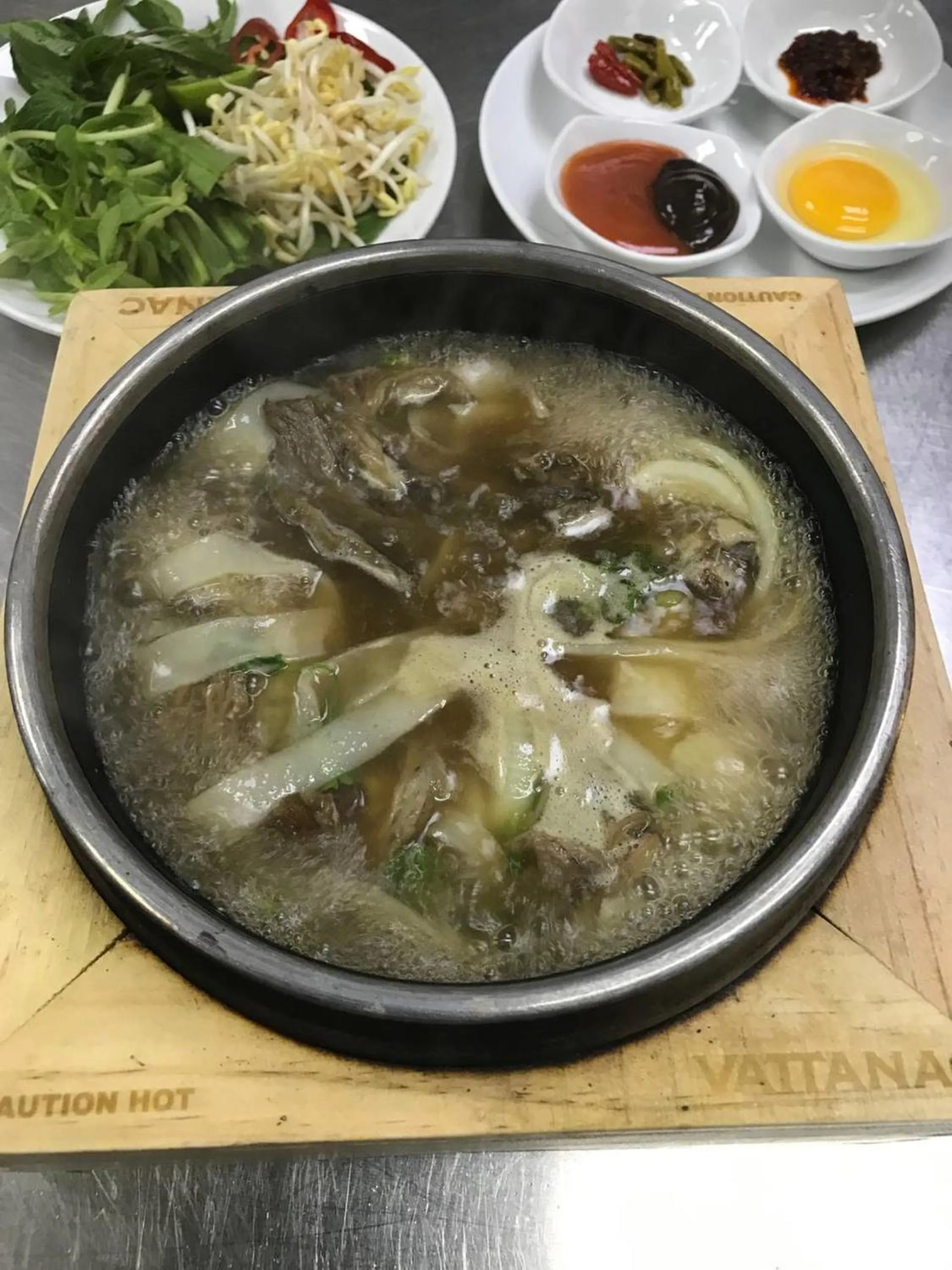 Restaurant/places to eat in V V Hotel Battambang