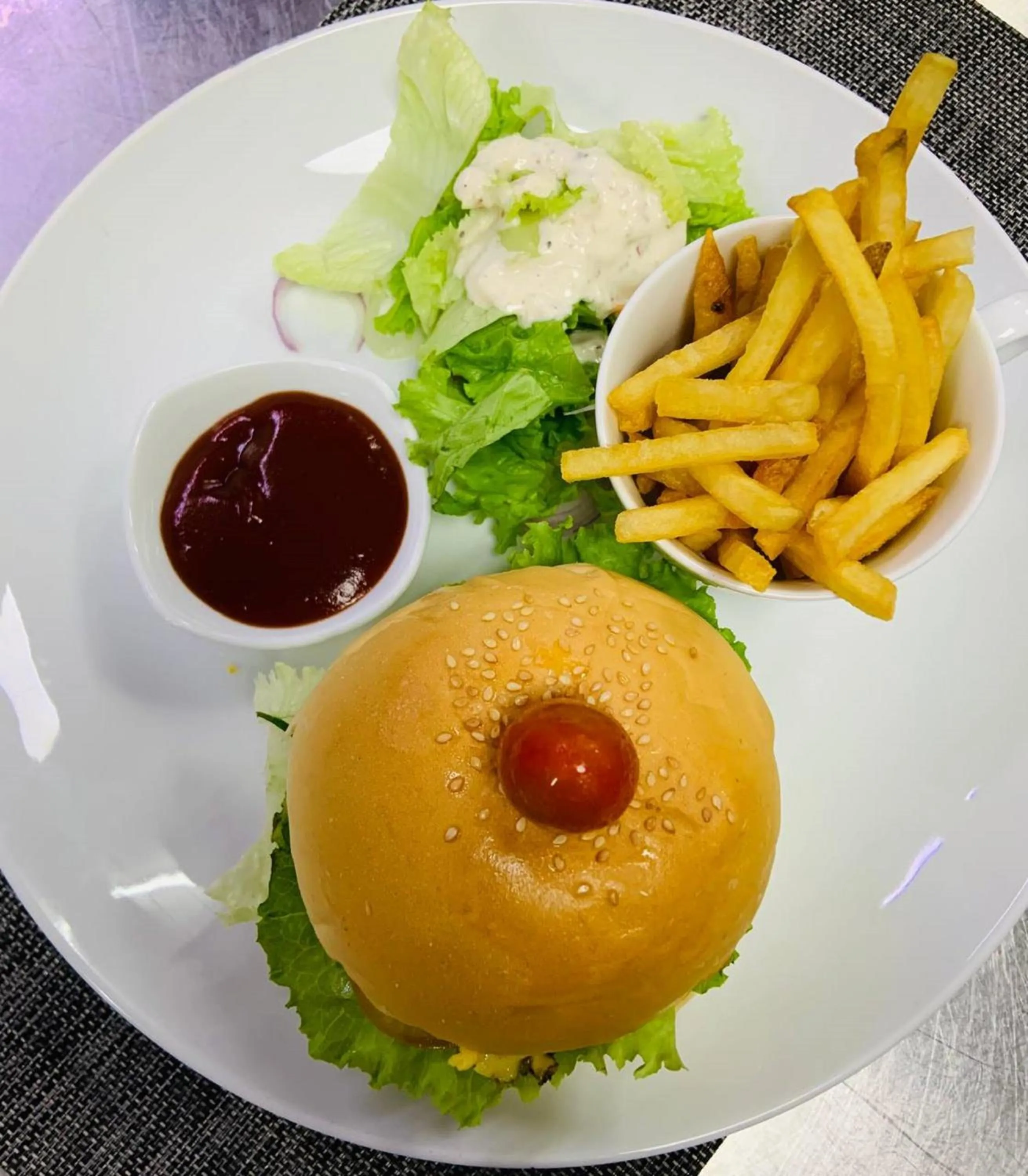 Restaurant/places to eat in V V Hotel Battambang