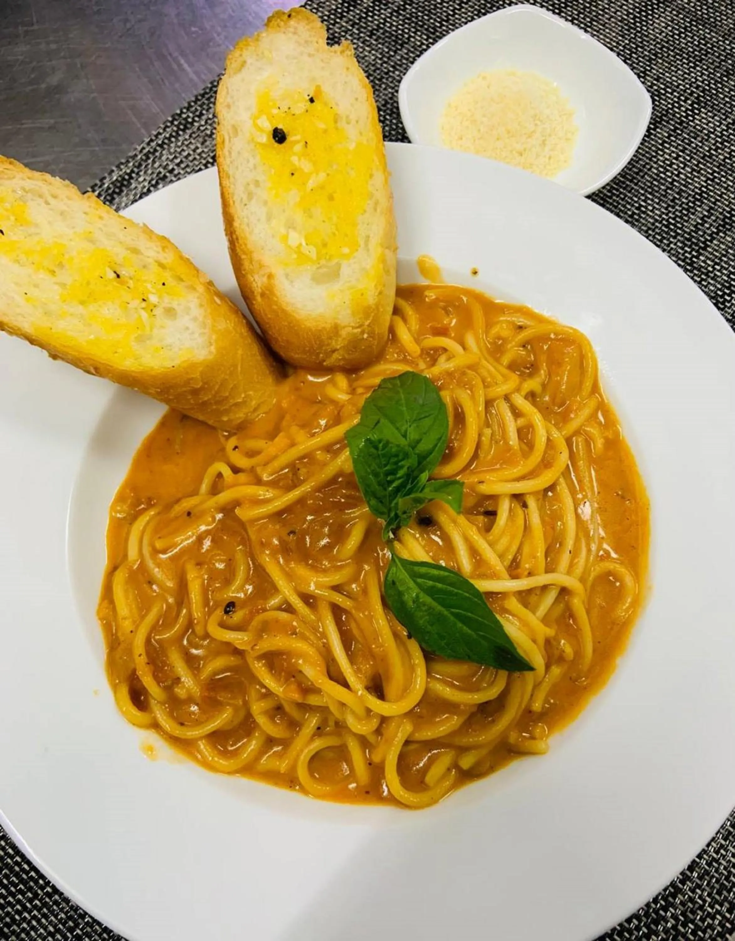 Restaurant/places to eat in V V Hotel Battambang