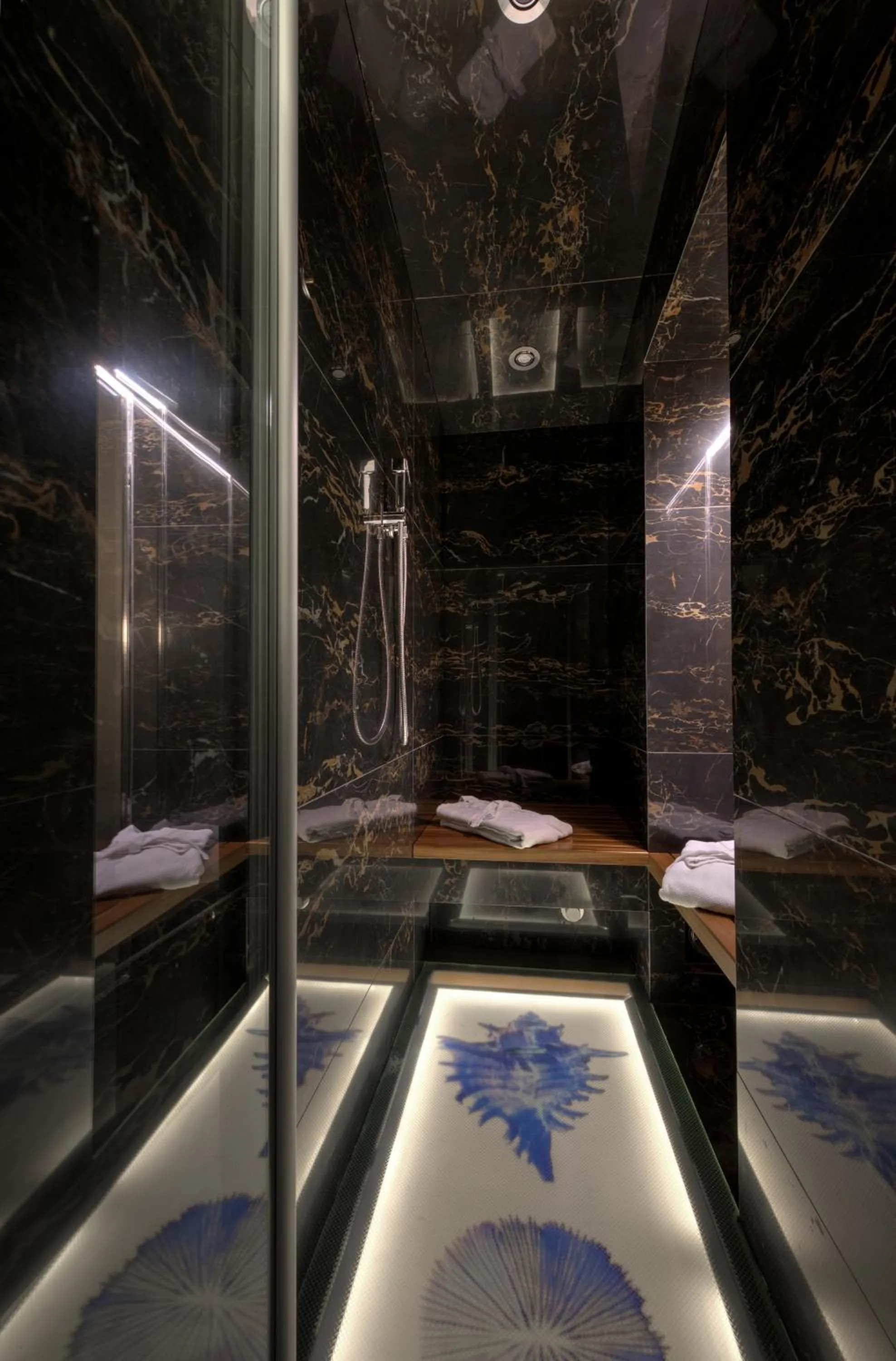 Bathroom in Art Hotel Commercianti