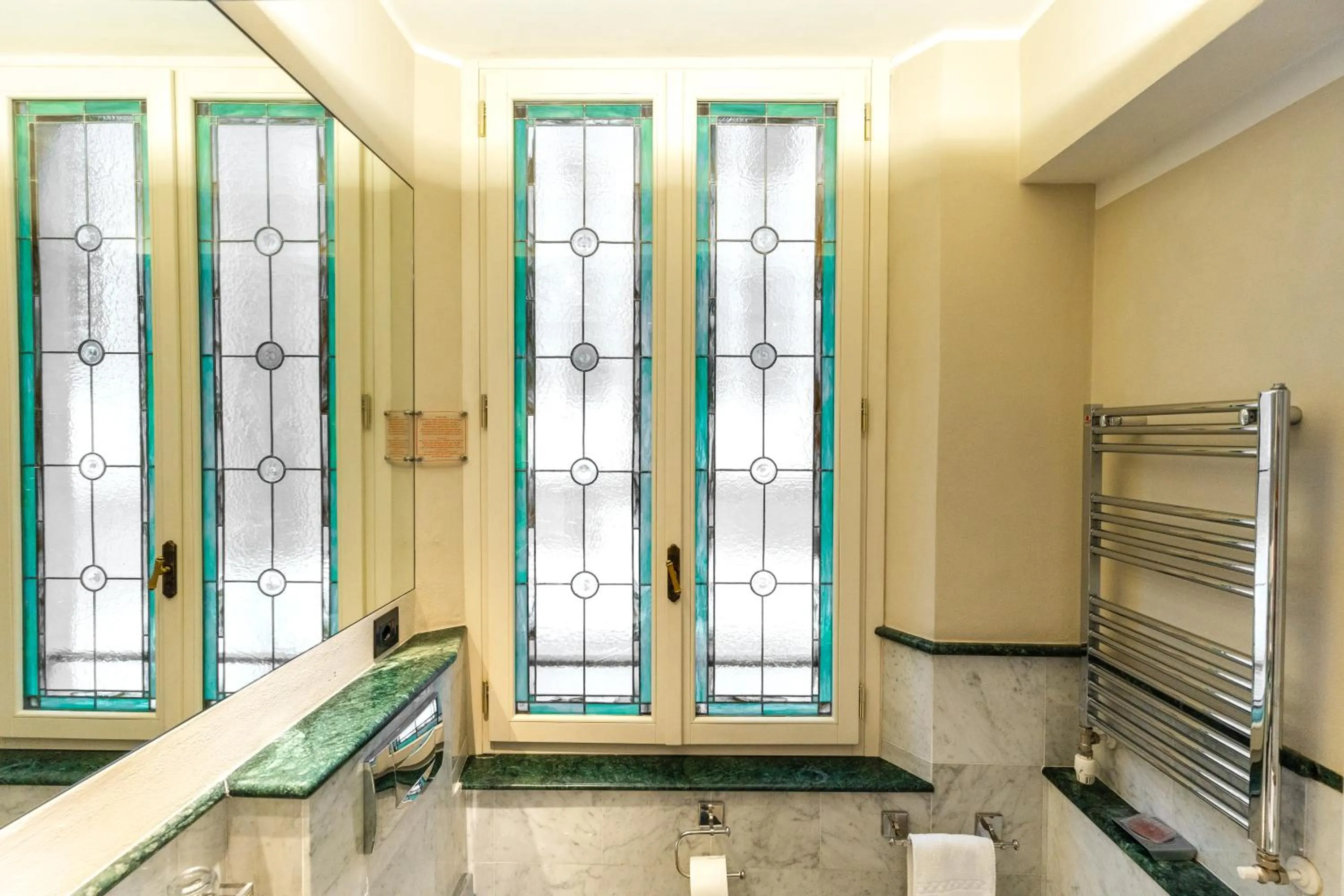 Bathroom in Art Hotel Commercianti