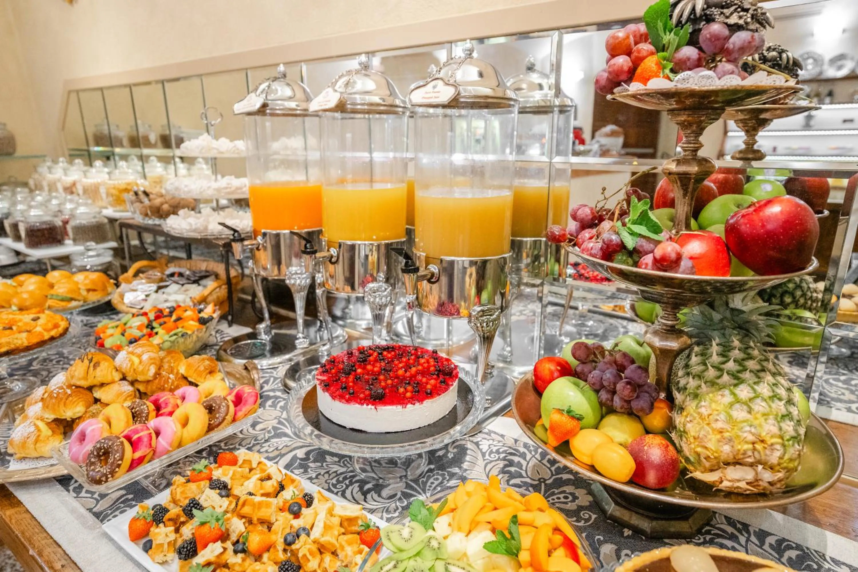 Buffet breakfast in Art Hotel Commercianti