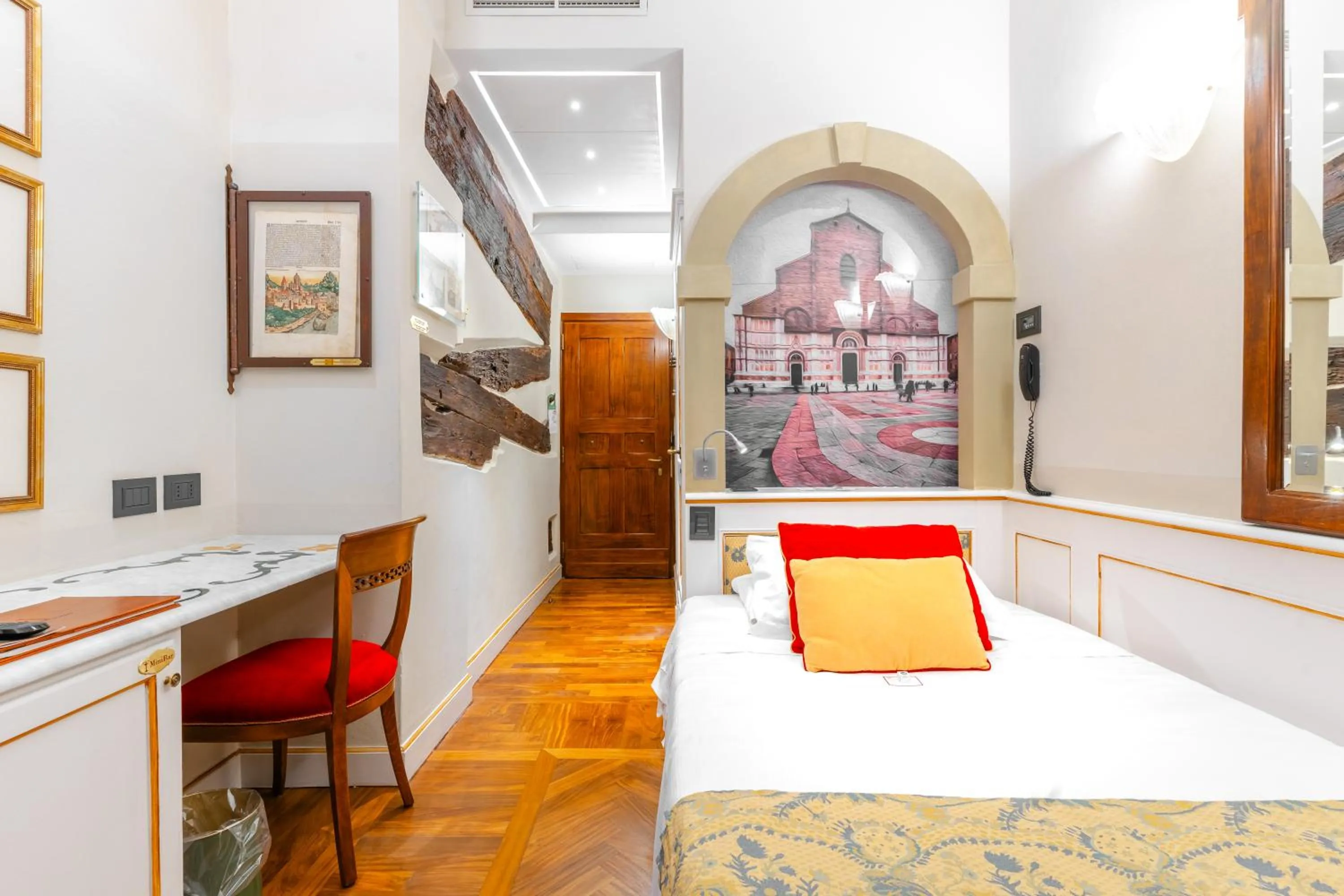 Photo of the whole room in Art Hotel Commercianti