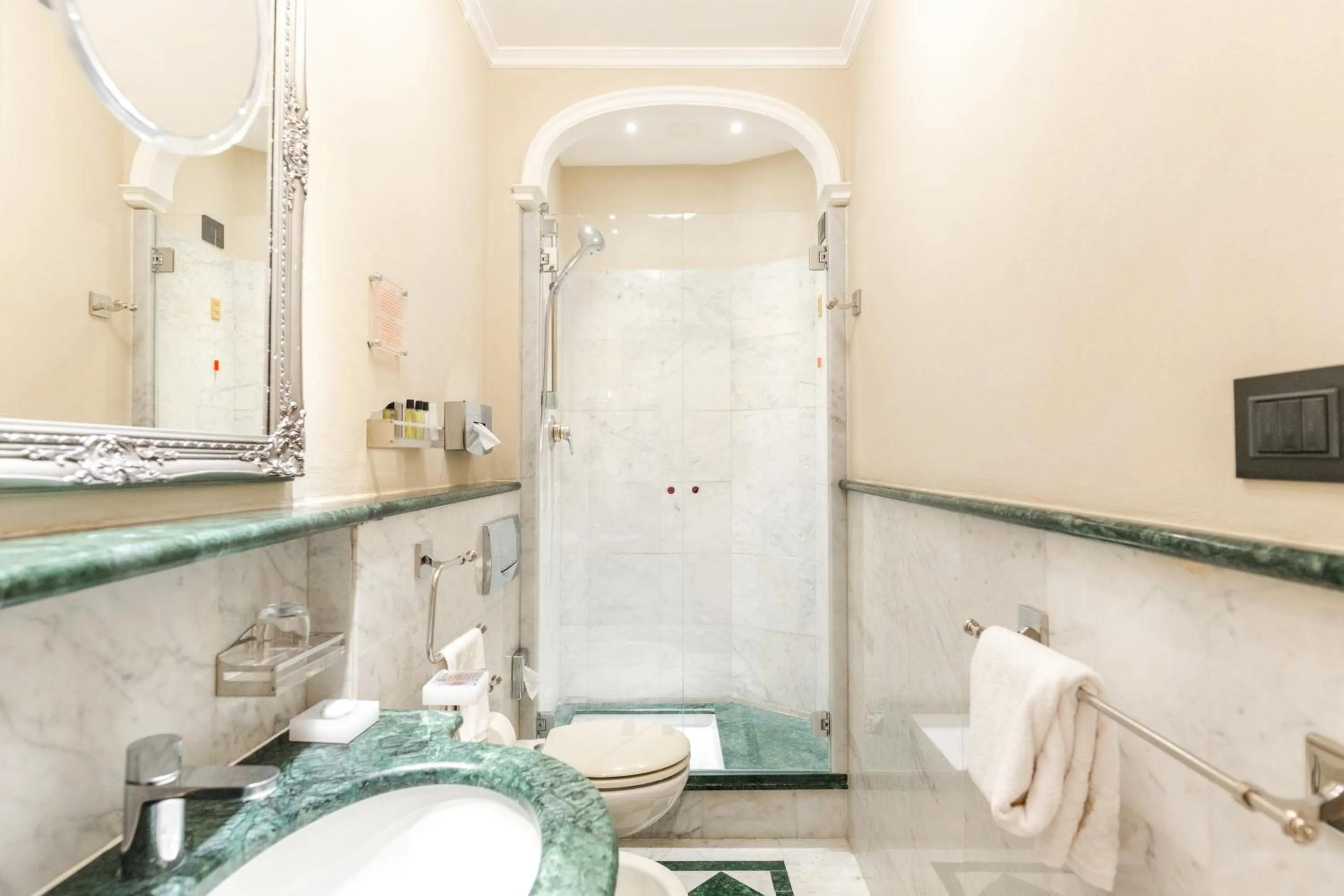 Bathroom in Art Hotel Commercianti