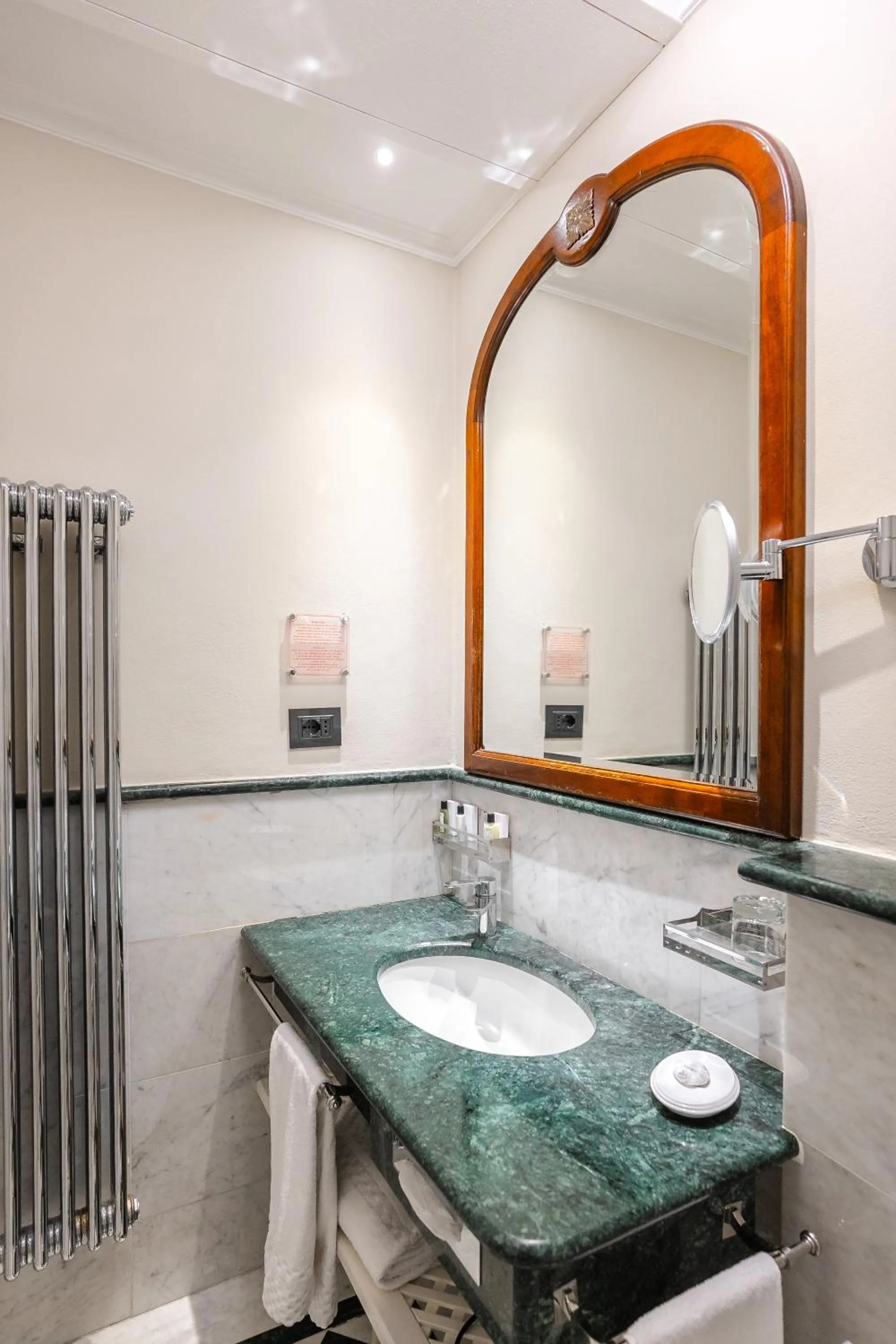 Bathroom in Art Hotel Commercianti